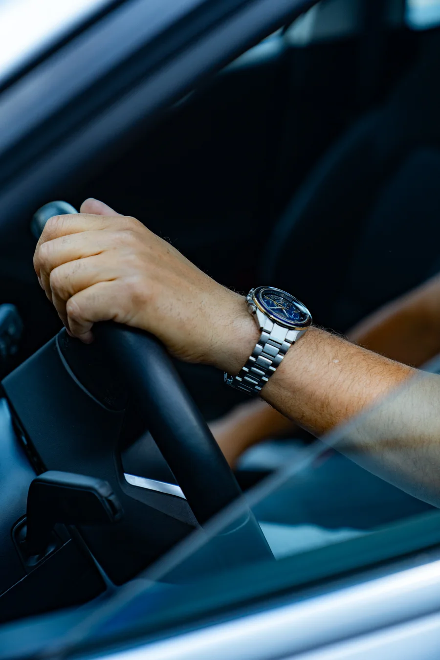Illustration for the article "Driving Your Newly Bought Car Home"