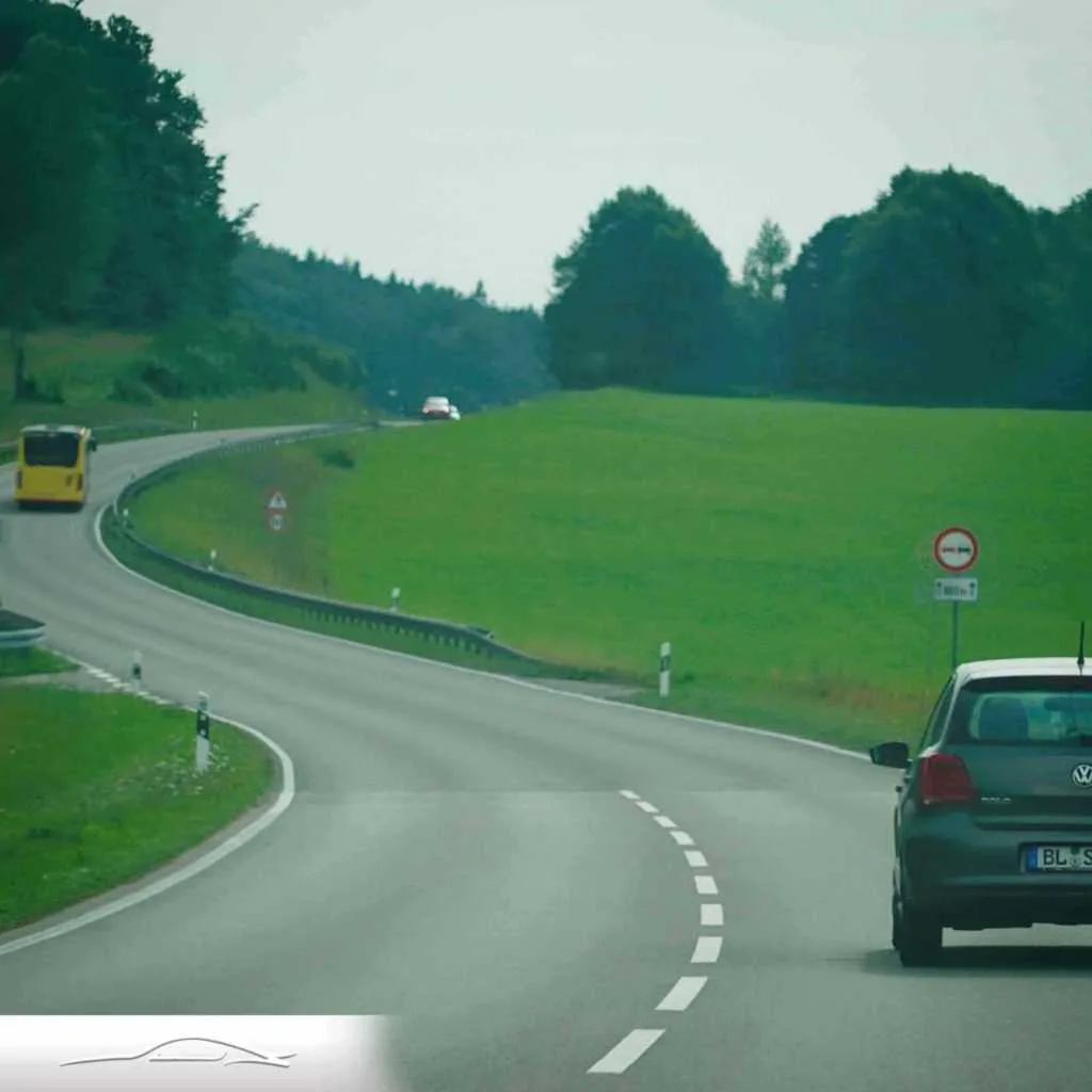Illustration zum Beitrag „10 Regeln bei einem Verkehrsunfall in Deutschland“