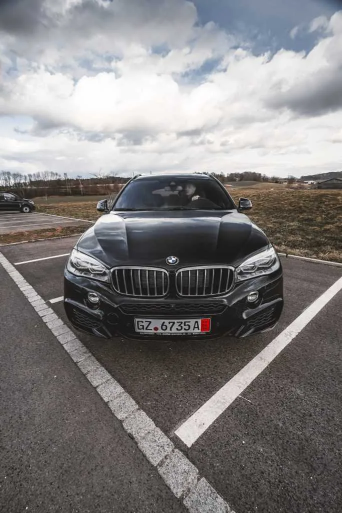 Illustration for the article "How to buy a car in Germany and import it into Switzerland"
