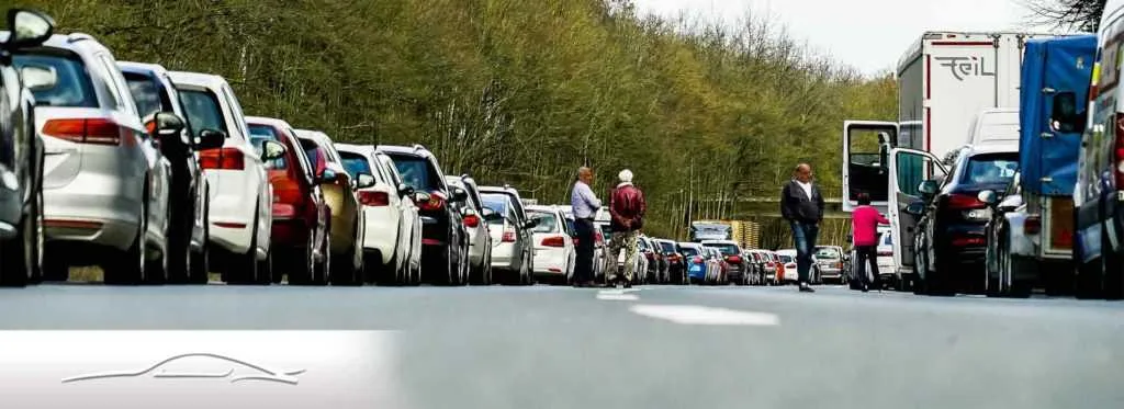 Illustration for the article "Safety on German motorways: collecting your car from Germany"