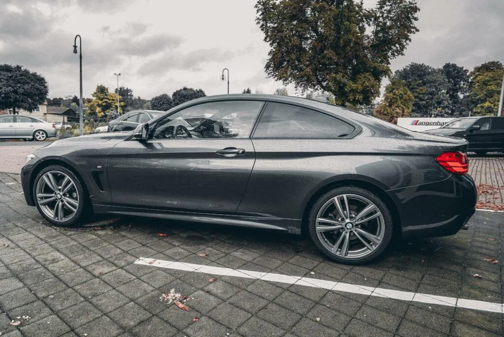 Illustration for the article "Reliability of German cars in 2019: myths and reality"