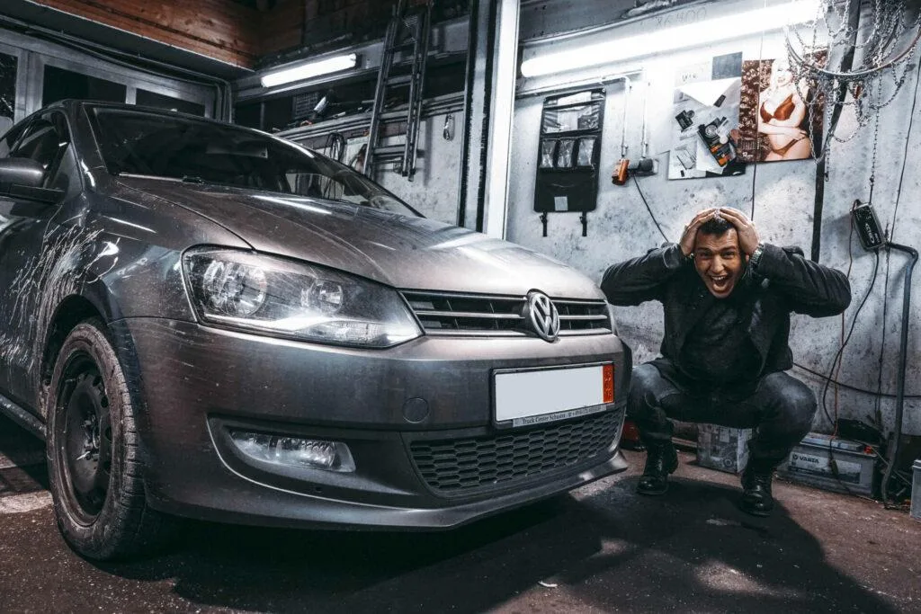 Illustration for the article "Car servicing in Germany at independent garages"