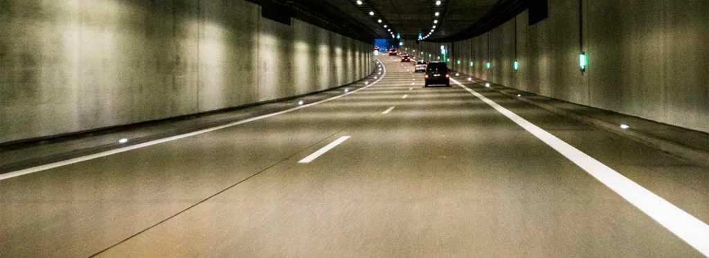 Illustration for the article "Speeding on German autobahns is punishable by a fine."