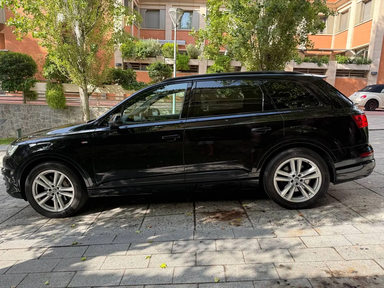 Audi Q7 3.0 TDI quattro S line · 7 Sitze · Luftfederung · Panorama · 360°-Kamera · 8