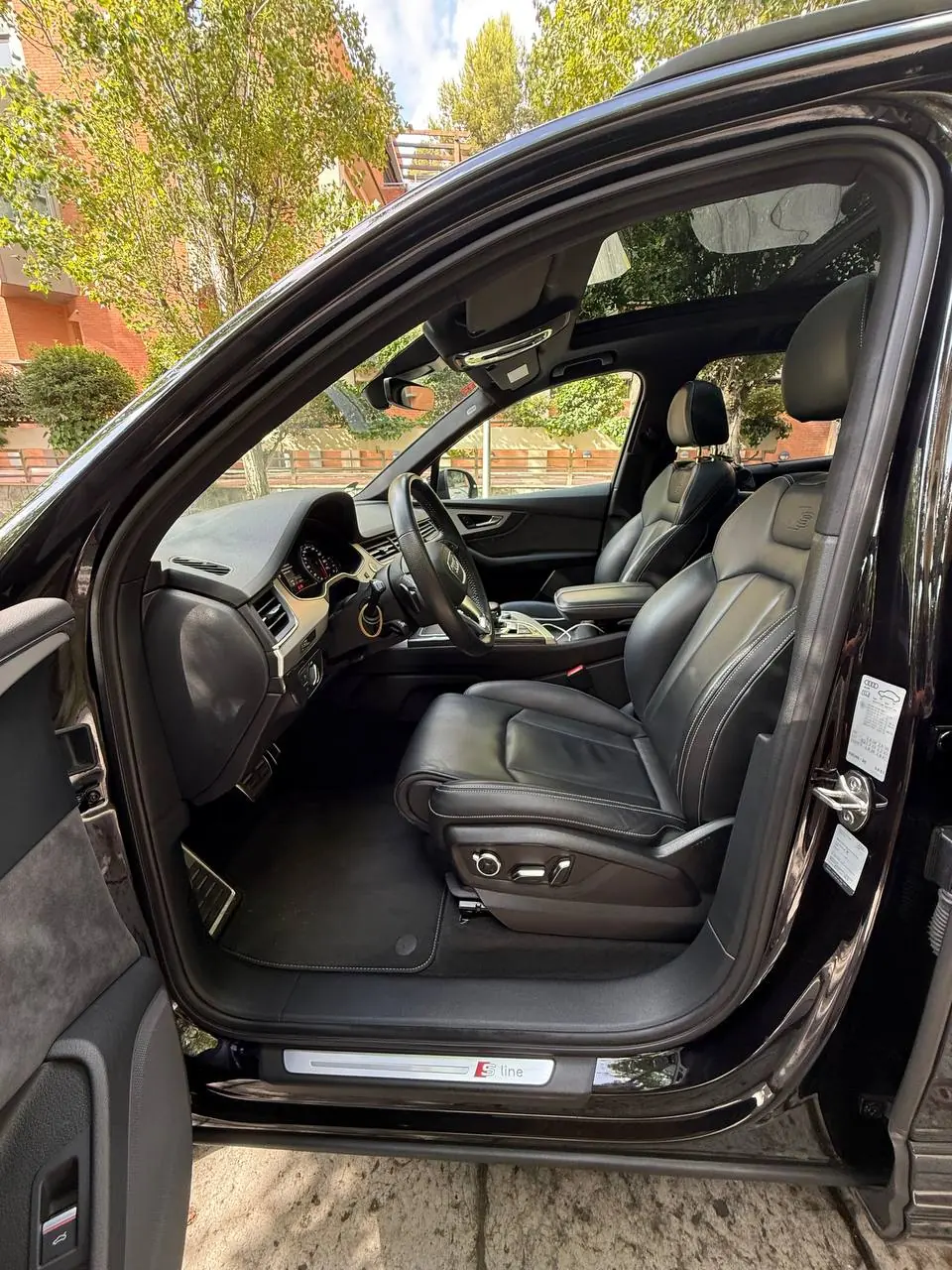 Audi Q7 3.0 TDI quattro S line · 7 Sitze · Luftfederung · Panorama · 360°-Kamera · 12