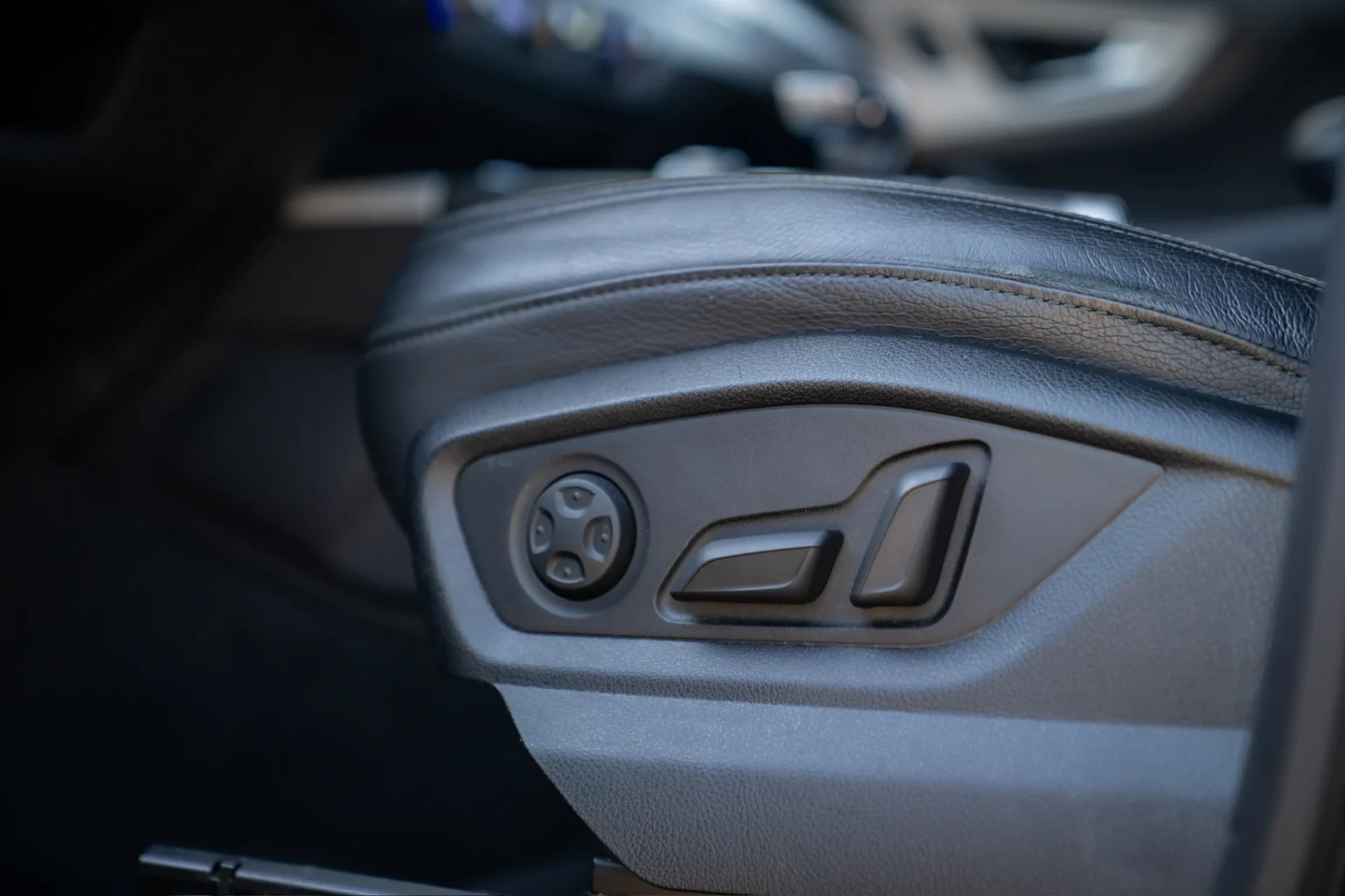 Audi Q7 3.0 TDI quattro · 7 Sitze · Matrix LED · 12
