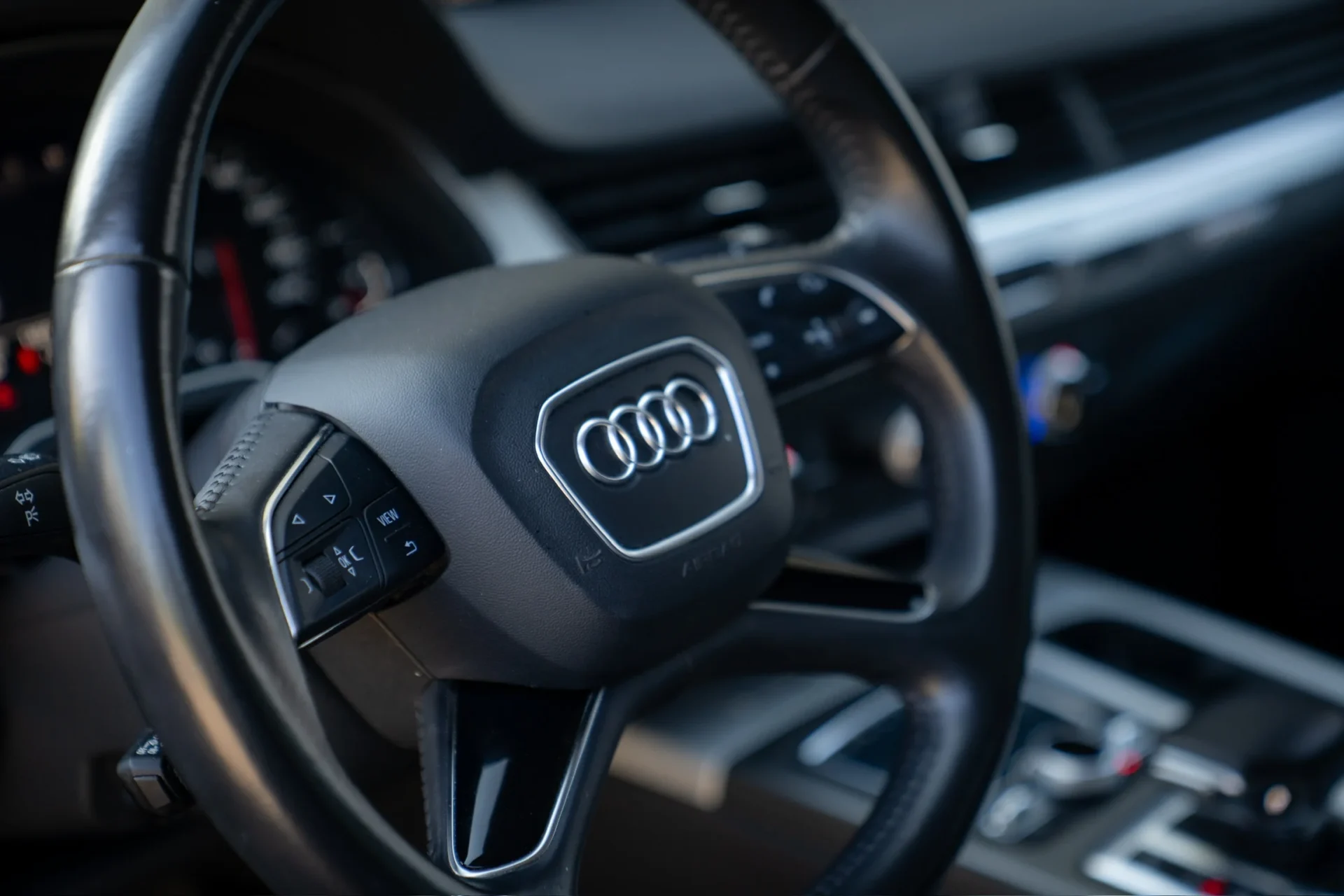 Audi Q7 3.0 TDI quattro · 7 Sitze · Matrix LED · 15