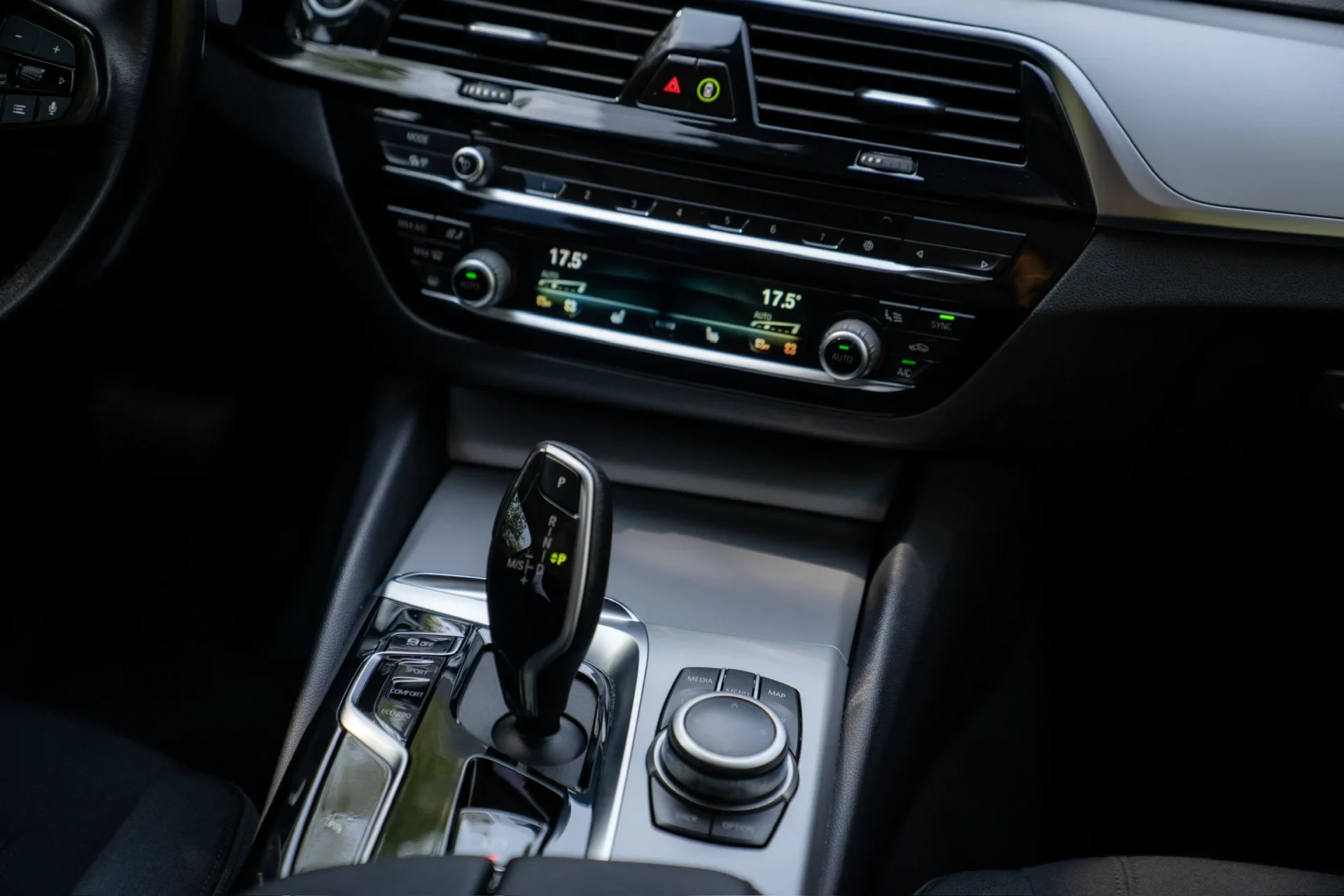 BMW 520d Touring Automatik · ACC · LED · Kamera · AHK · 27