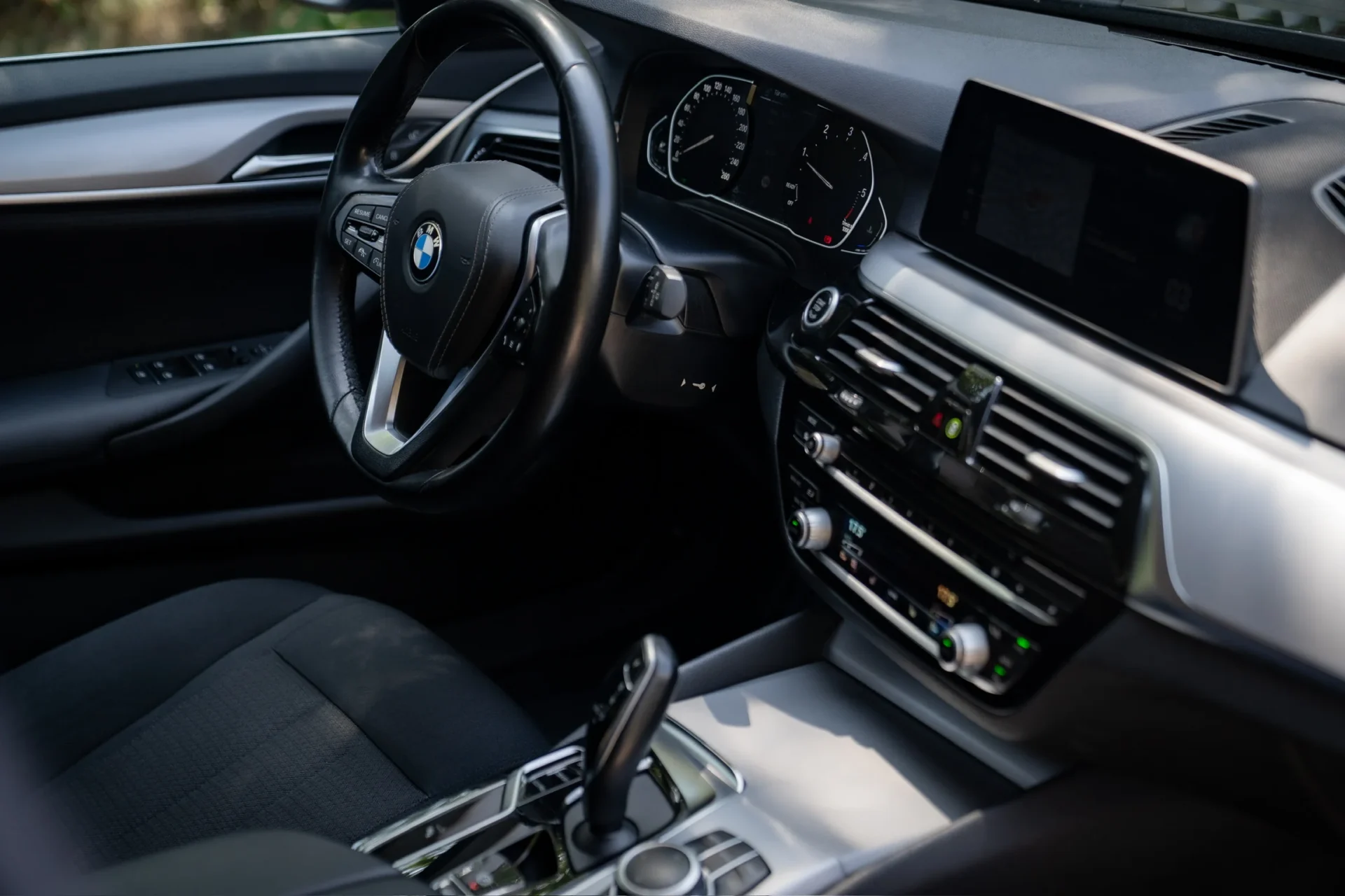 BMW 520d Touring Automatik · ACC · LED · Kamera · AHK · 30