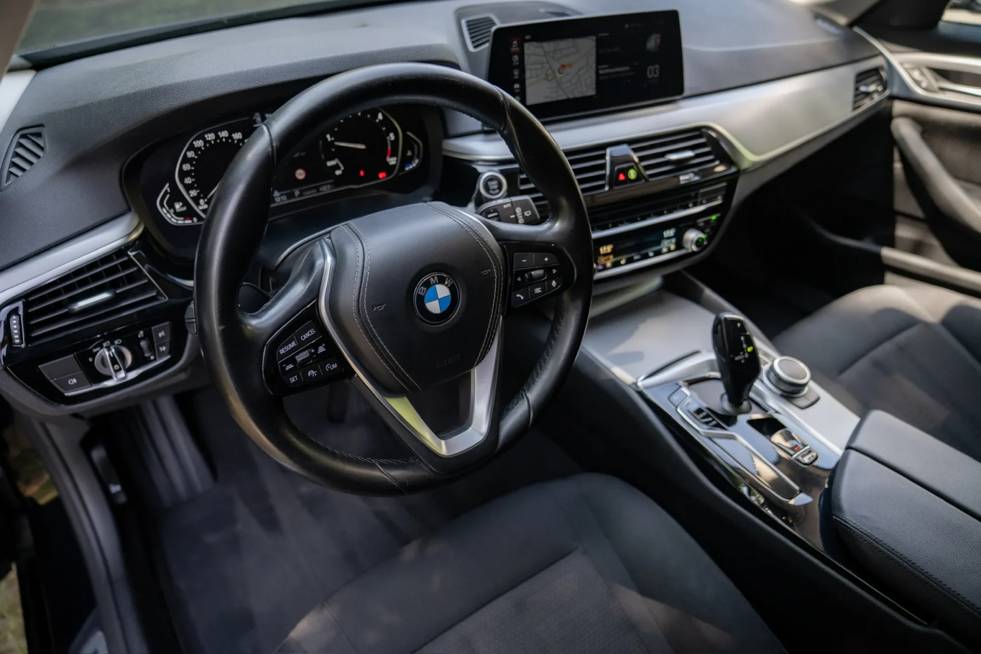 BMW 520d Touring Automatik · ACC · LED · Kamera · AHK · 33