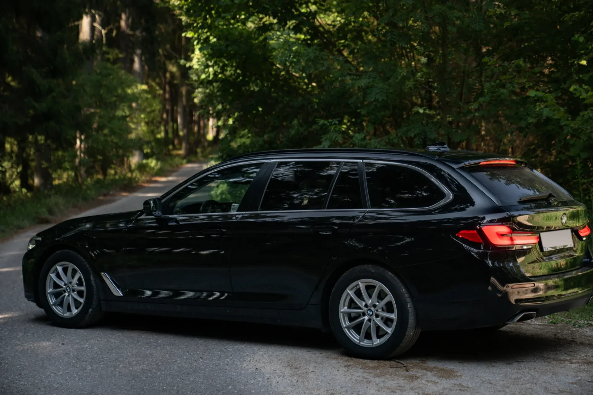 BMW 520d Touring Automatik · ACC · LED · Kamera · AHK · 13