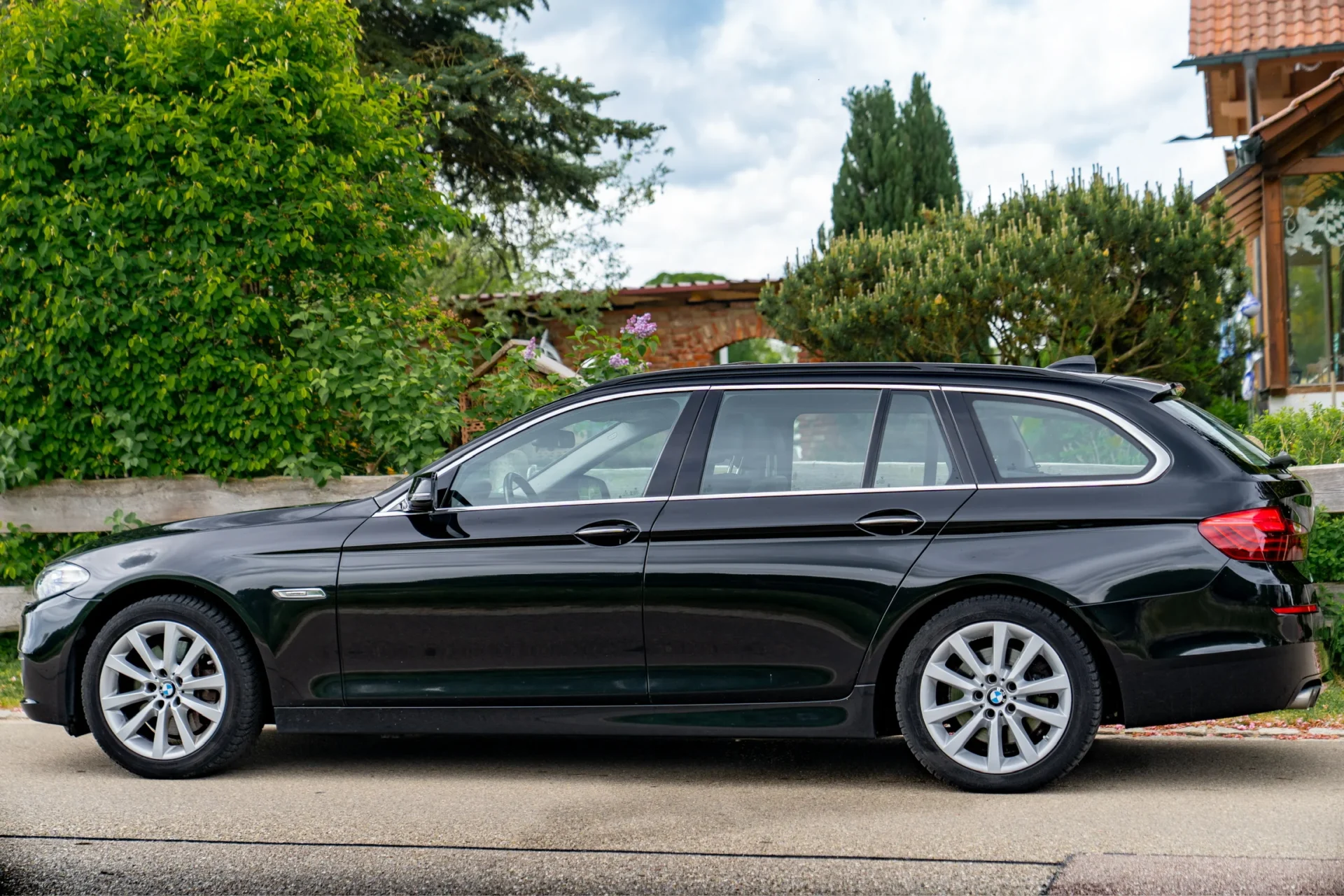 BMW 525d Touring · Panorama · Harman Kardon · AHK · 3