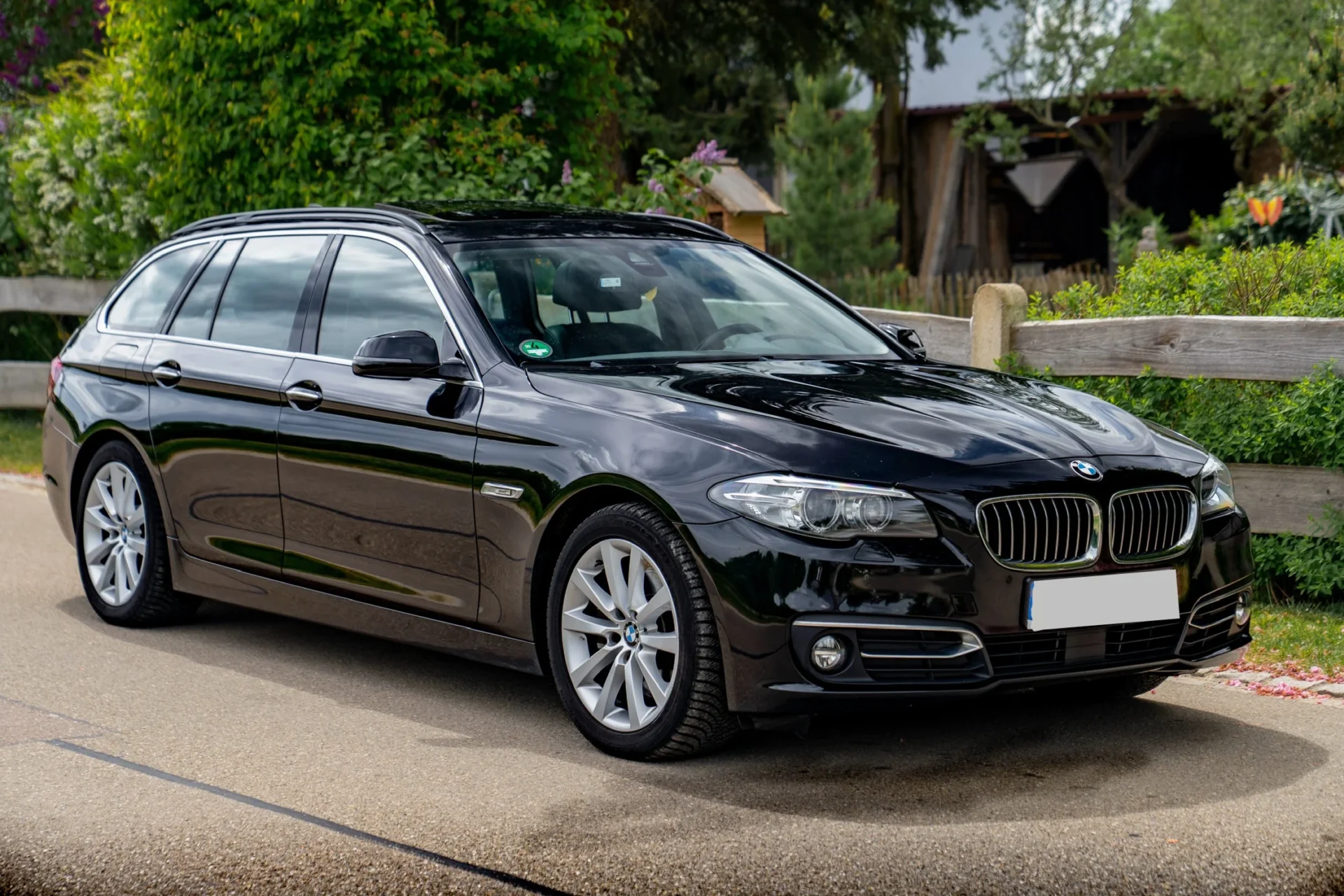 BMW 525d Touring · Panorama · Harman Kardon · AHK · 7