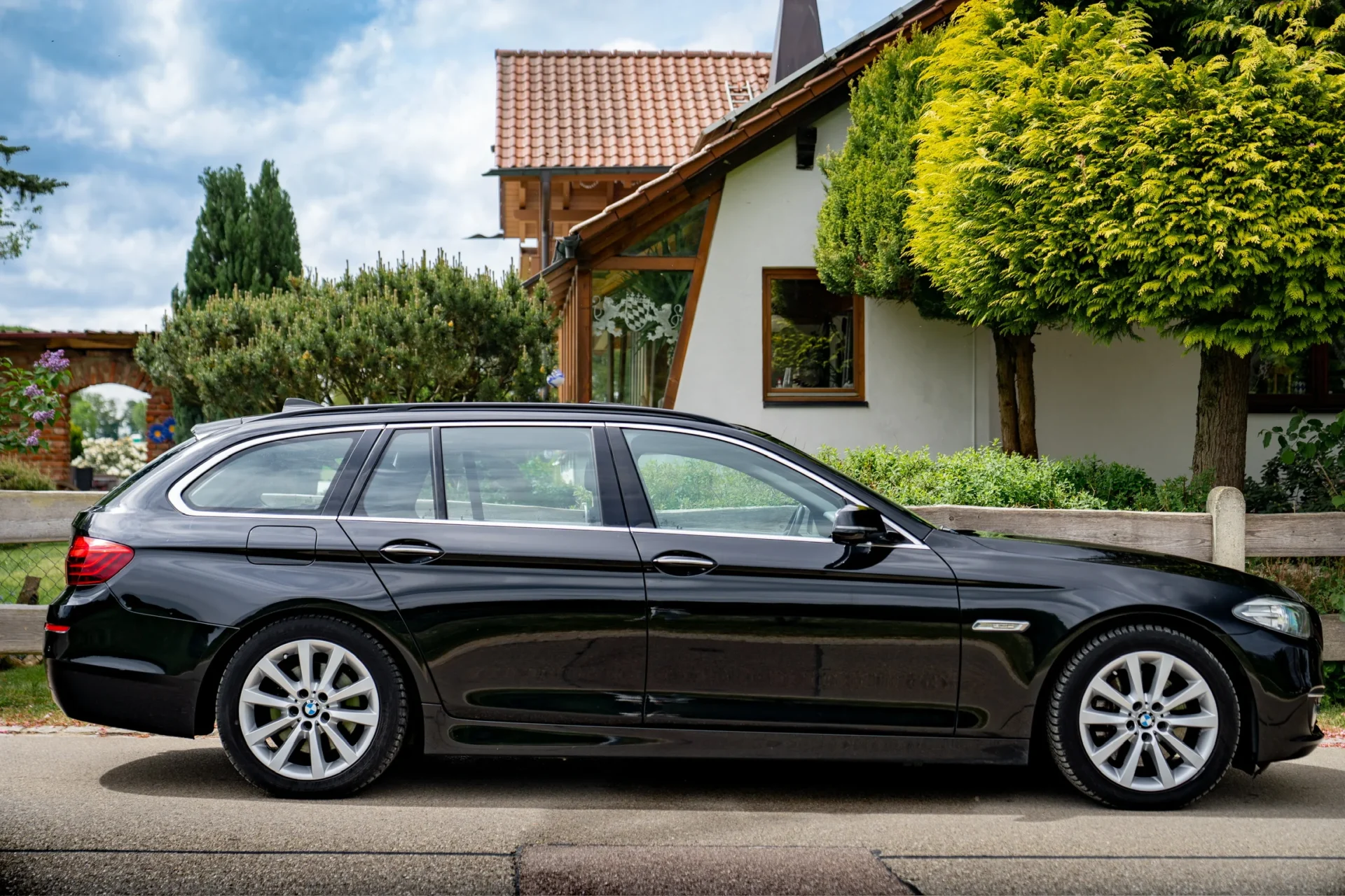 BMW 525d Touring · Panorama · Harman Kardon · AHK · 8