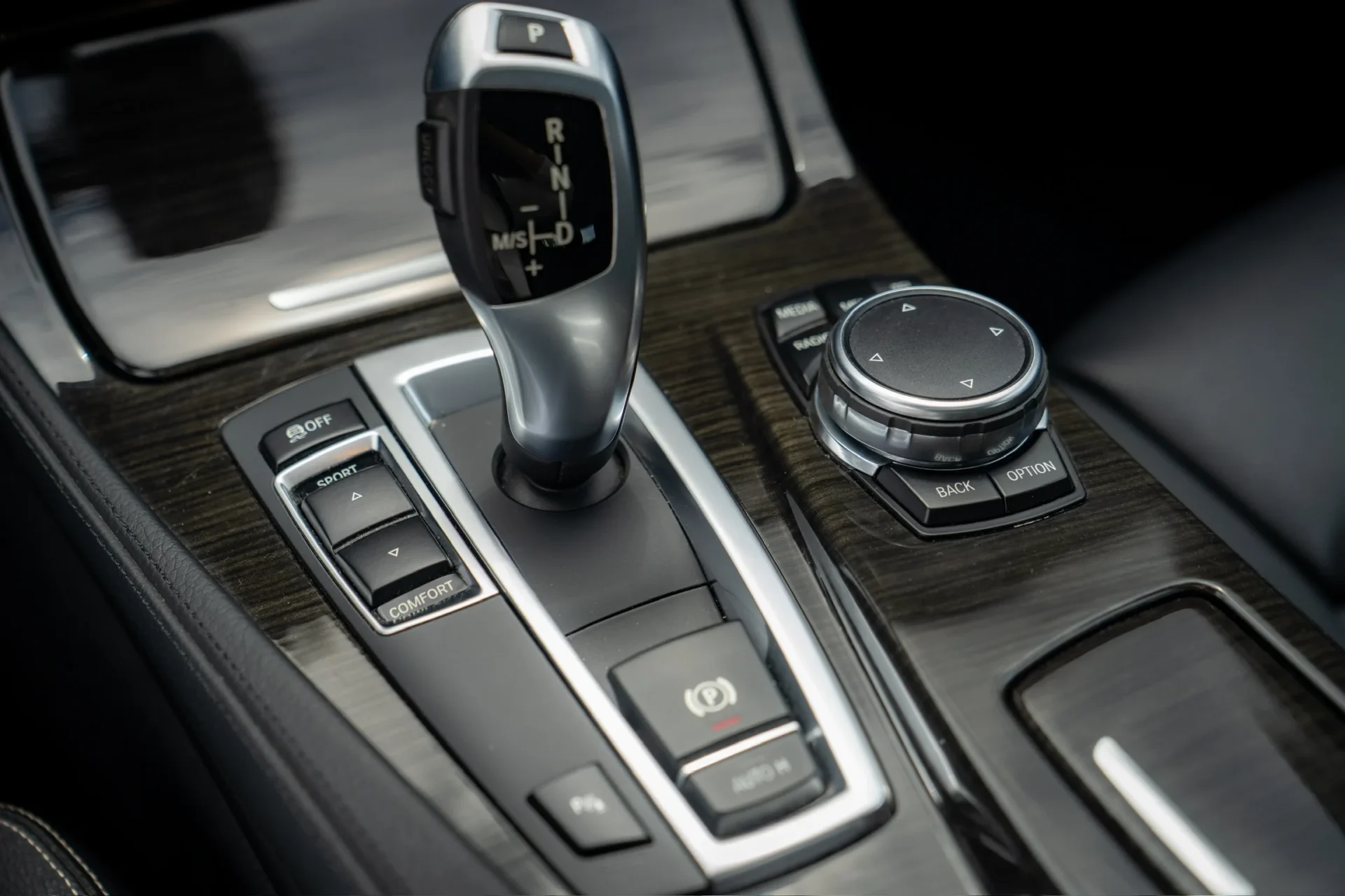BMW 525d Touring · Panorama · Harman Kardon · AHK · 21