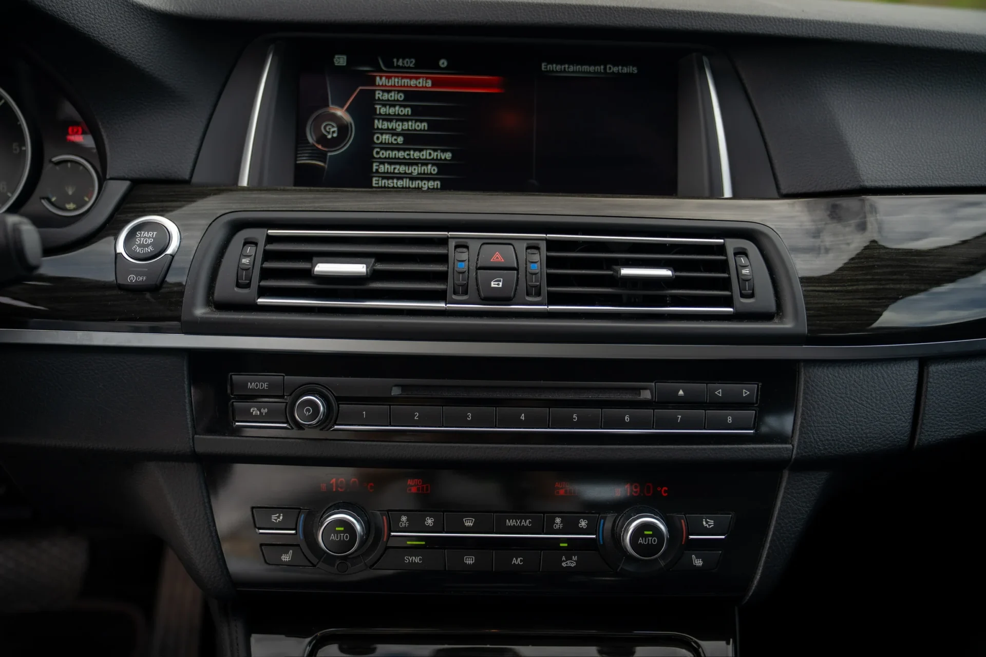 BMW 525d Touring · Panorama · Harman Kardon · AHK · 22
