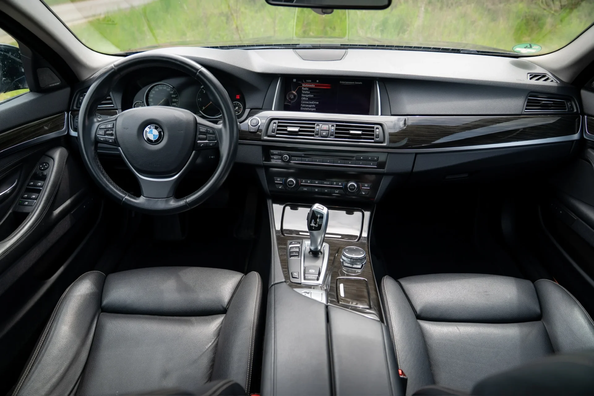 BMW 525d Touring · Panorama · Harman Kardon · AHK · 26