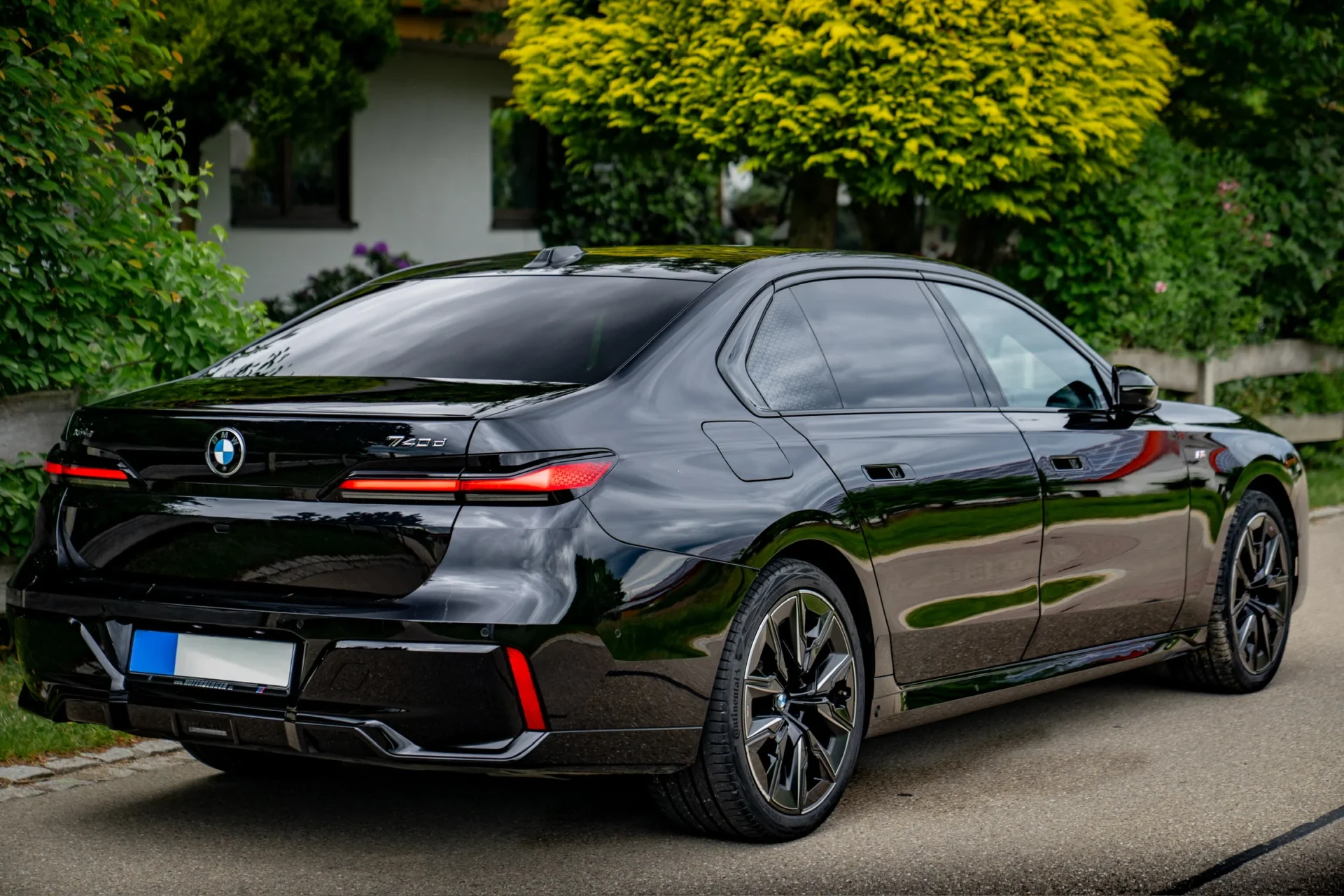 BMW 740d xDrive M Sport · Executive Lounge · unfallfrei · Full-Service · BMW Individual Merino Tartufo · 20