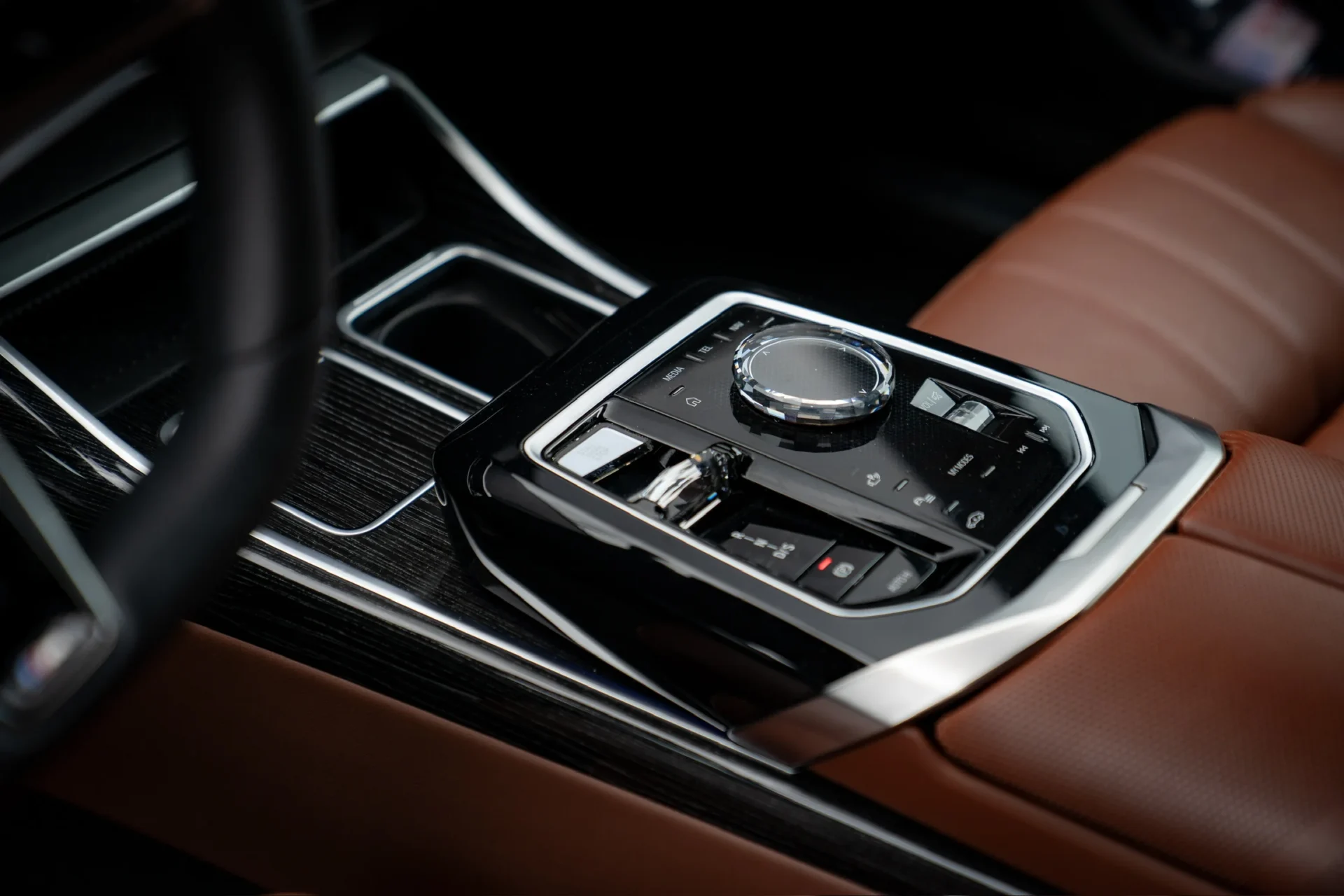 BMW 740d xDrive M Sport · Executive Lounge · unfallfrei · Full-Service · BMW Individual Merino Tartufo · 23