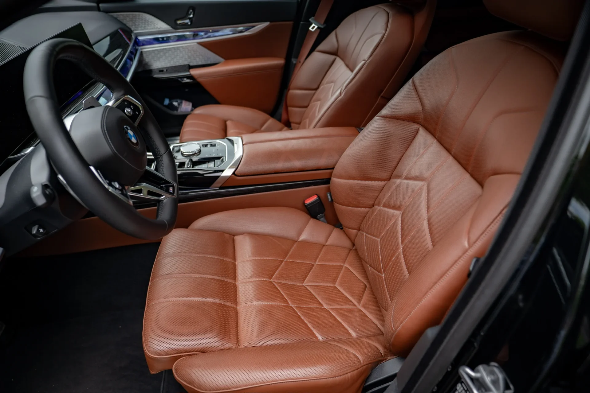 BMW 740d xDrive M Sport · Executive Lounge · unfallfrei · Full-Service · BMW Individual Merino Tartufo · 28