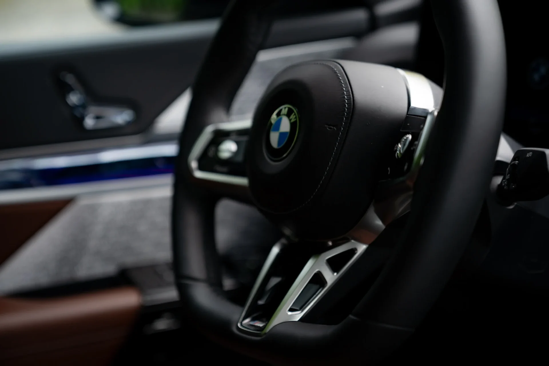 BMW 740d xDrive M Sport · Executive Lounge · unfallfrei · Full-Service · BMW Individual Merino Tartufo · 33