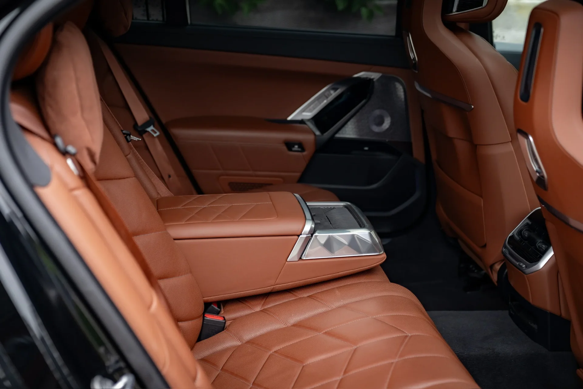 BMW 740d xDrive M Sport · Executive Lounge · unfallfrei · Full-Service · BMW Individual Merino Tartufo · 35