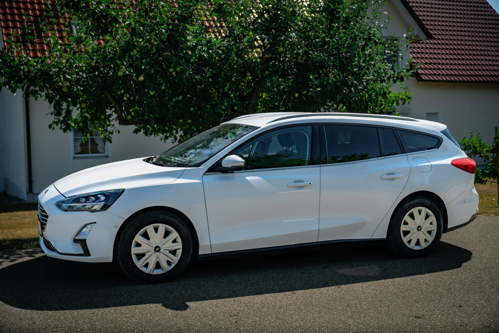 Ford Focus Turnier Cool & Connect 1.5 EcoBlue AT8 · ACC · Keyless · LED · 2