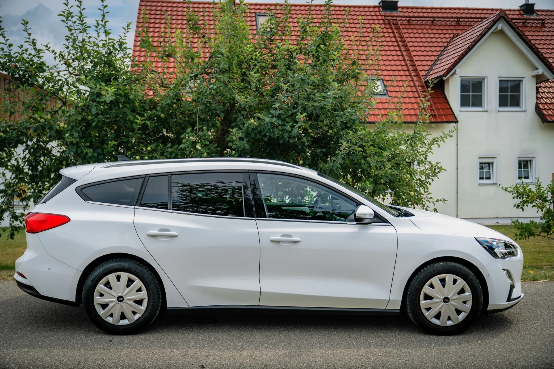 Ford Focus Turnier Cool & Connect 1.5 EcoBlue AT8 · ACC · Keyless · LED · 16