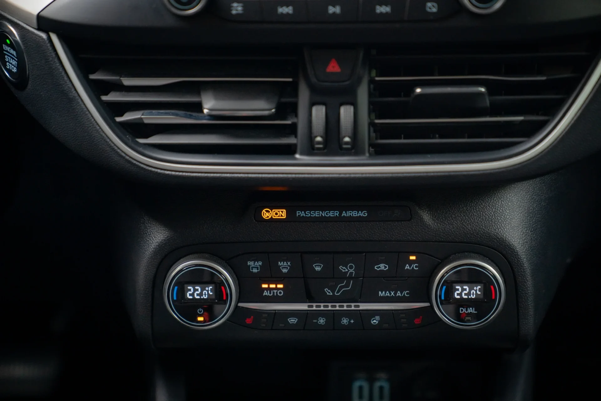 Ford Focus Turnier Cool & Connect 1.5 EcoBlue AT8 · ACC · Keyless · LED · 28
