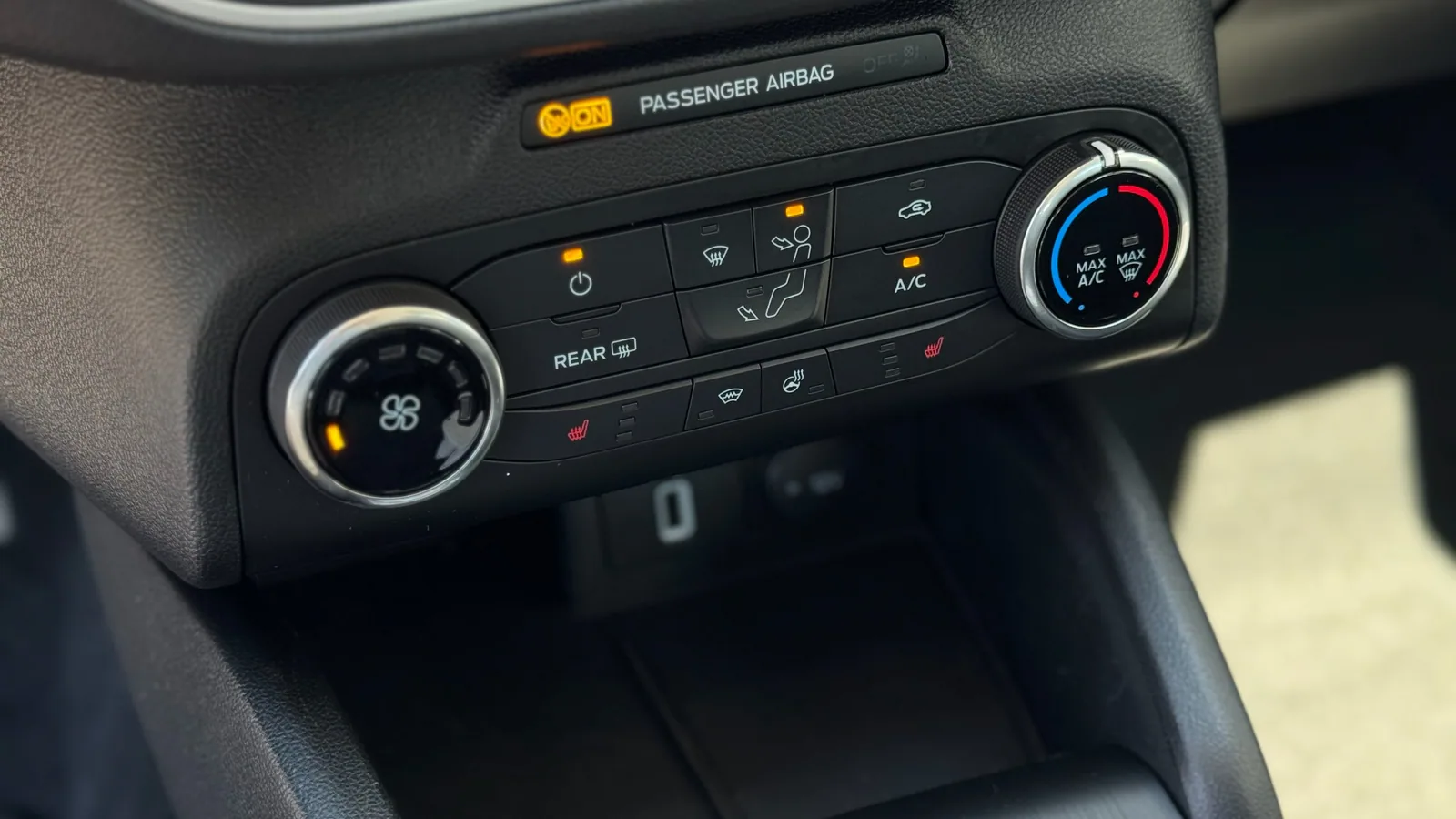Ford Focus Turnier Cool & Connect 1.5 EcoBlue AT8 · ACC · Navi · AHK · 10