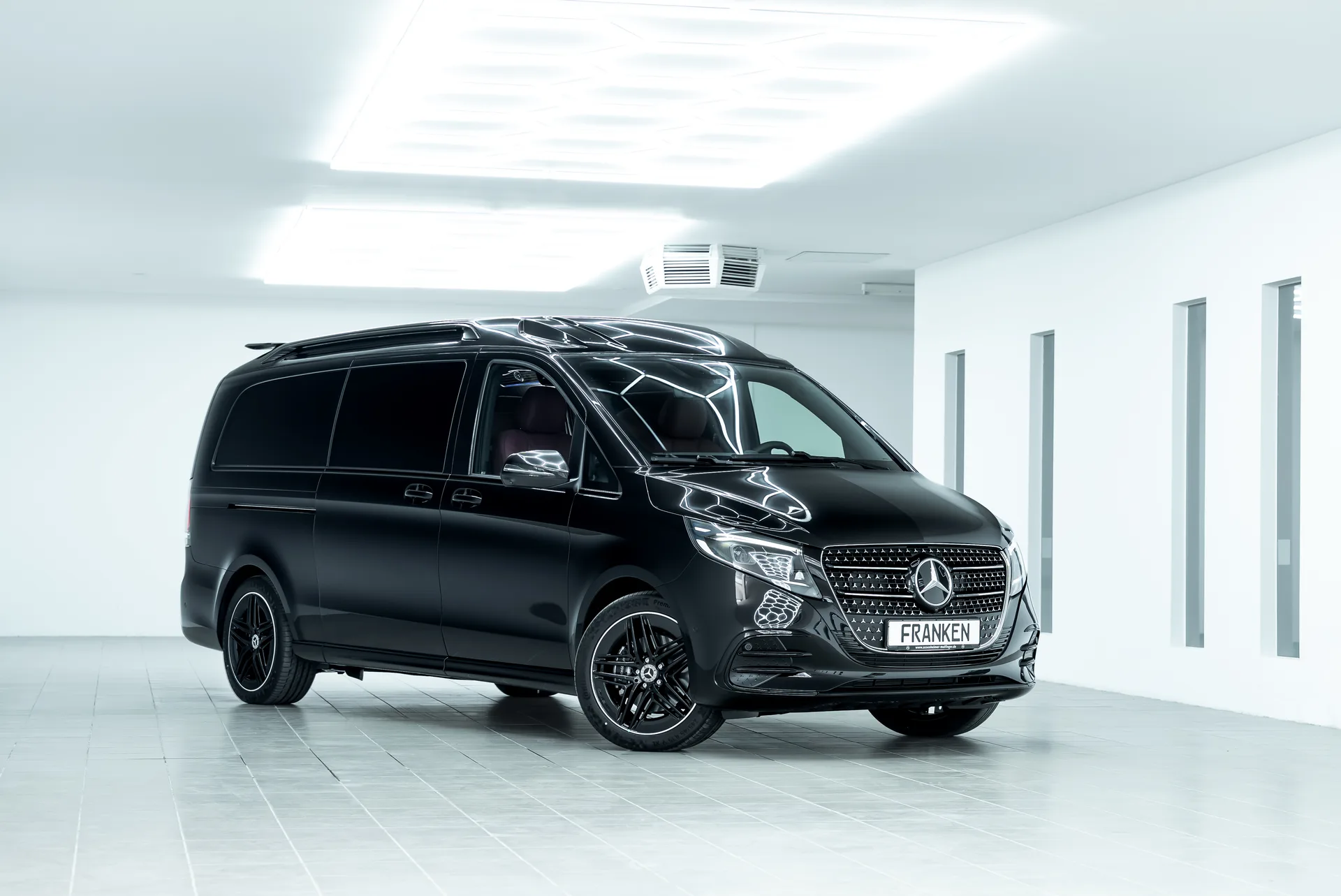 Mercedes-Benz V 300 d 4MATIC extralang Crystal Edition Bordo by Franken Autodesign · Nahezu unbenutzt · 20 km · Erstzulassung 2026 · 2