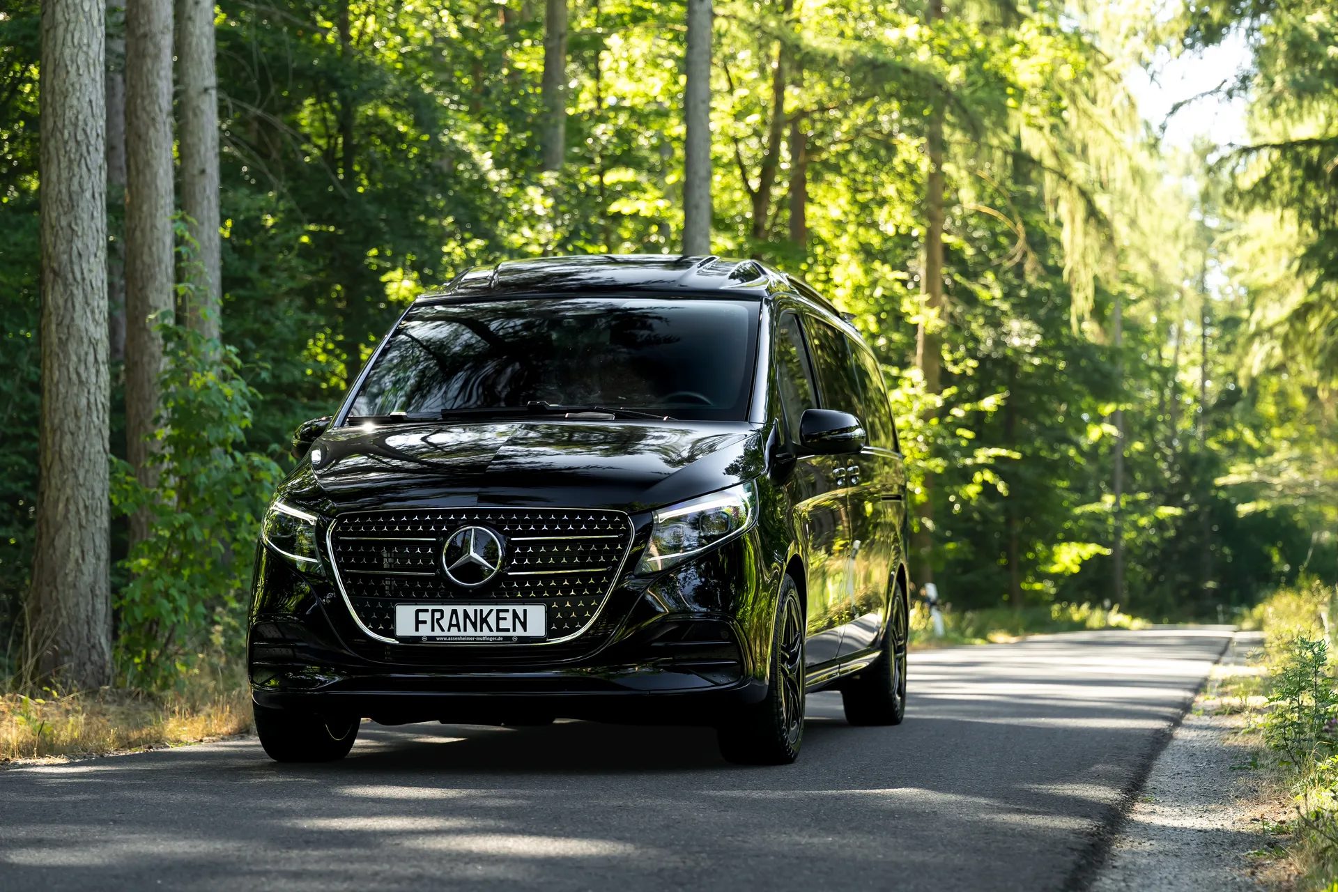 Mercedes-Benz V 300 d 4MATIC extralang Crystal Edition Bordo by Franken Autodesign · Nahezu unbenutzt · 20 km · Erstzulassung 2026 · 3