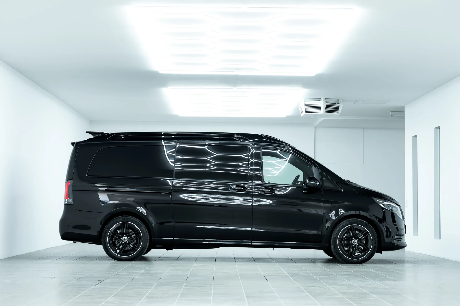 Mercedes-Benz V 300 d 4MATIC extralang Crystal Edition Bordo by Franken Autodesign · Nahezu unbenutzt · 20 km · Erstzulassung 2026 · 5
