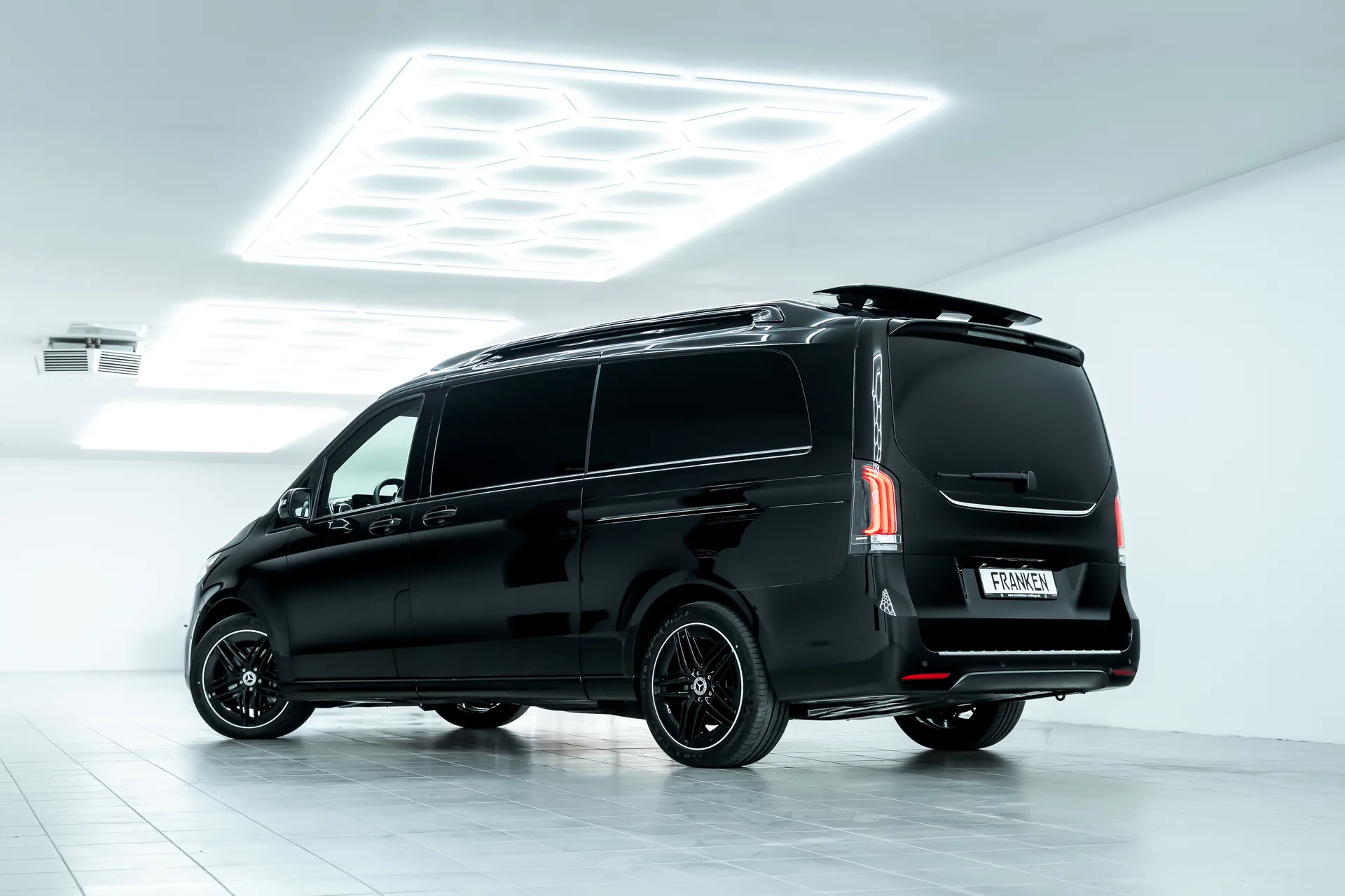 Mercedes-Benz V 300 d 4MATIC extralang Crystal Edition Bordo by Franken Autodesign · Nahezu unbenutzt · 20 km · Erstzulassung 2026 · 6