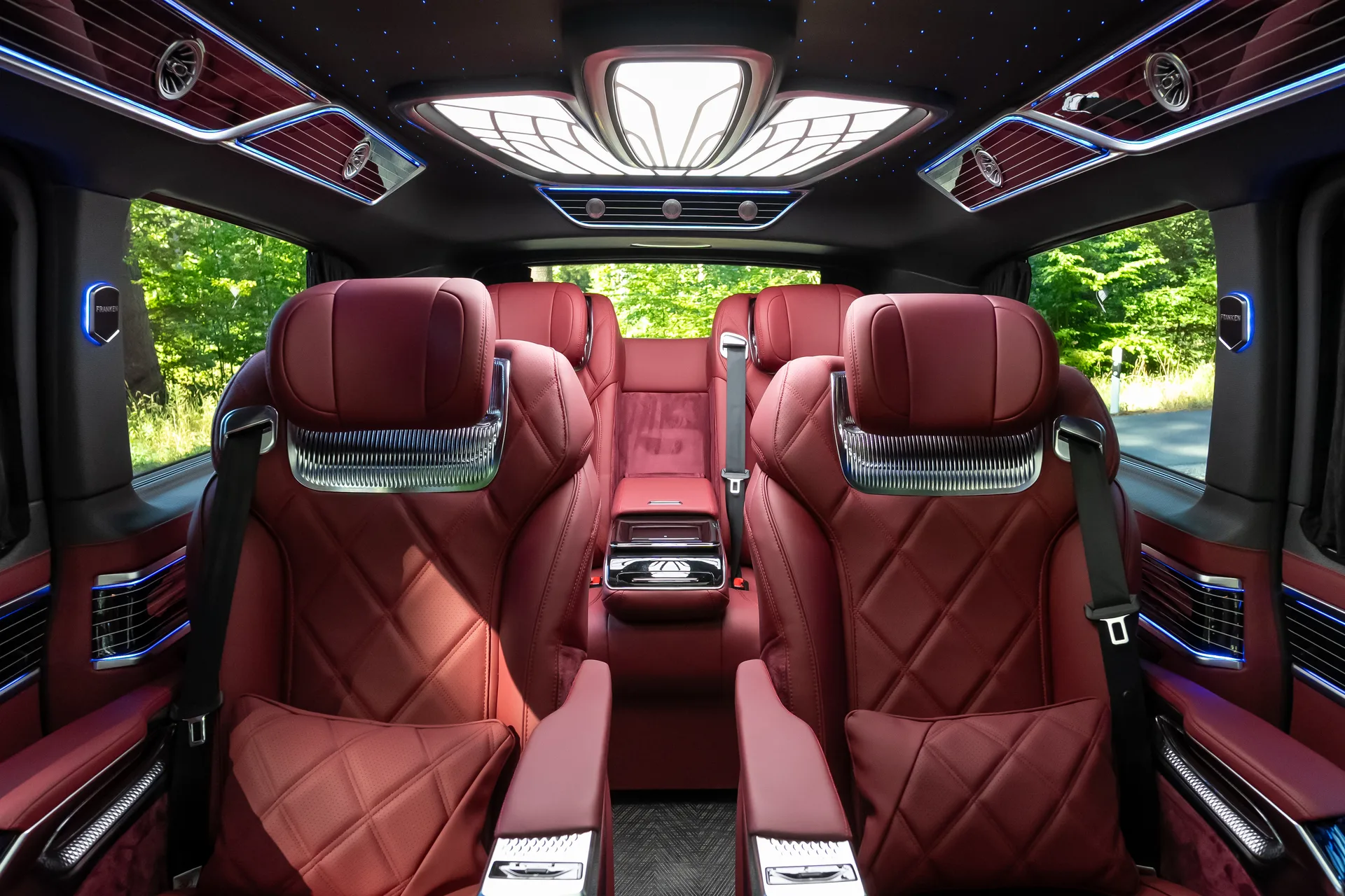 Mercedes-Benz V 300 d 4MATIC extralang Crystal Edition Bordo by Franken Autodesign · Nahezu unbenutzt · 20 km · Erstzulassung 2026 · 8