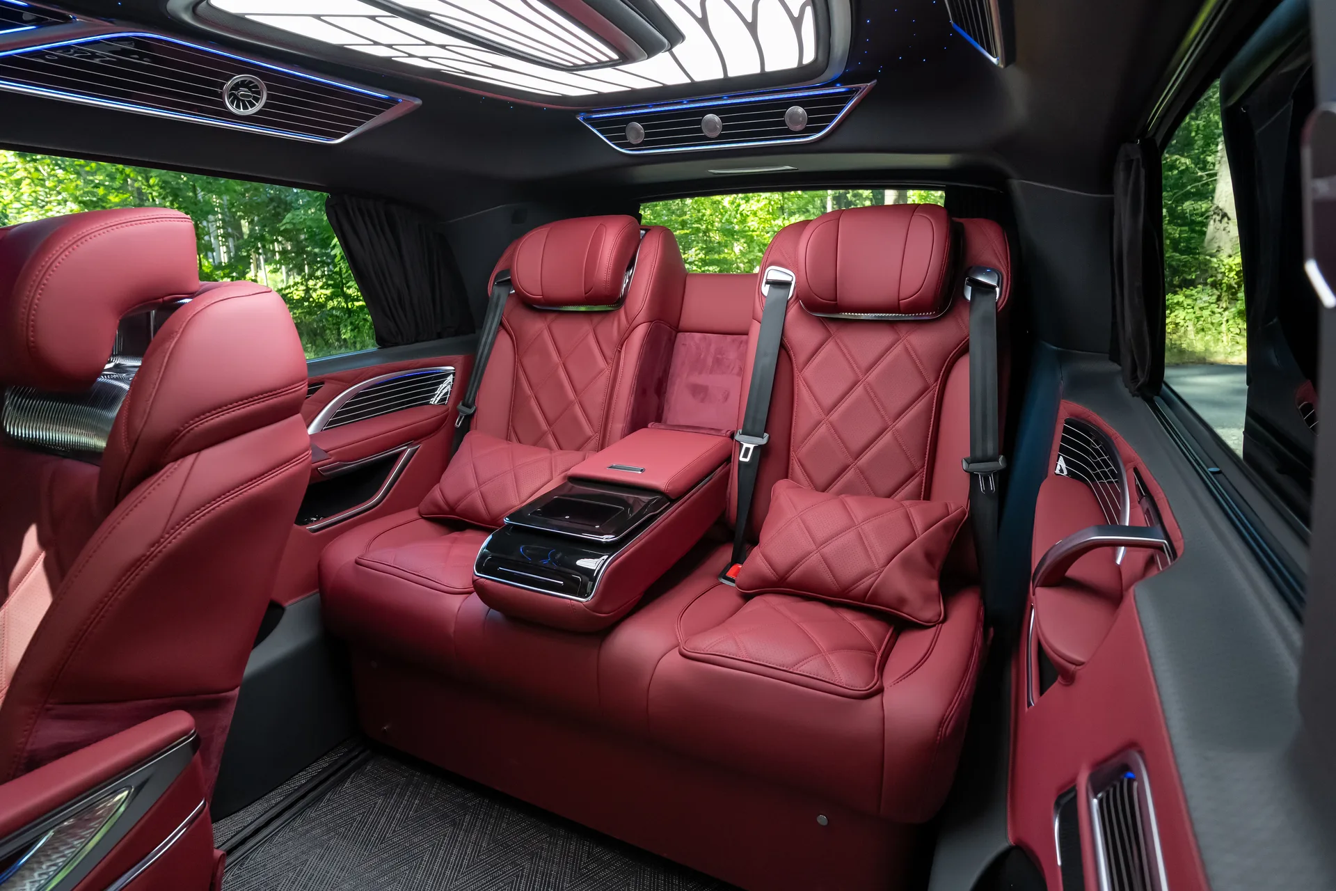 Mercedes-Benz V 300 d 4MATIC extralang Crystal Edition Bordo by Franken Autodesign · Nahezu unbenutzt · 20 km · Erstzulassung 2026 · 10