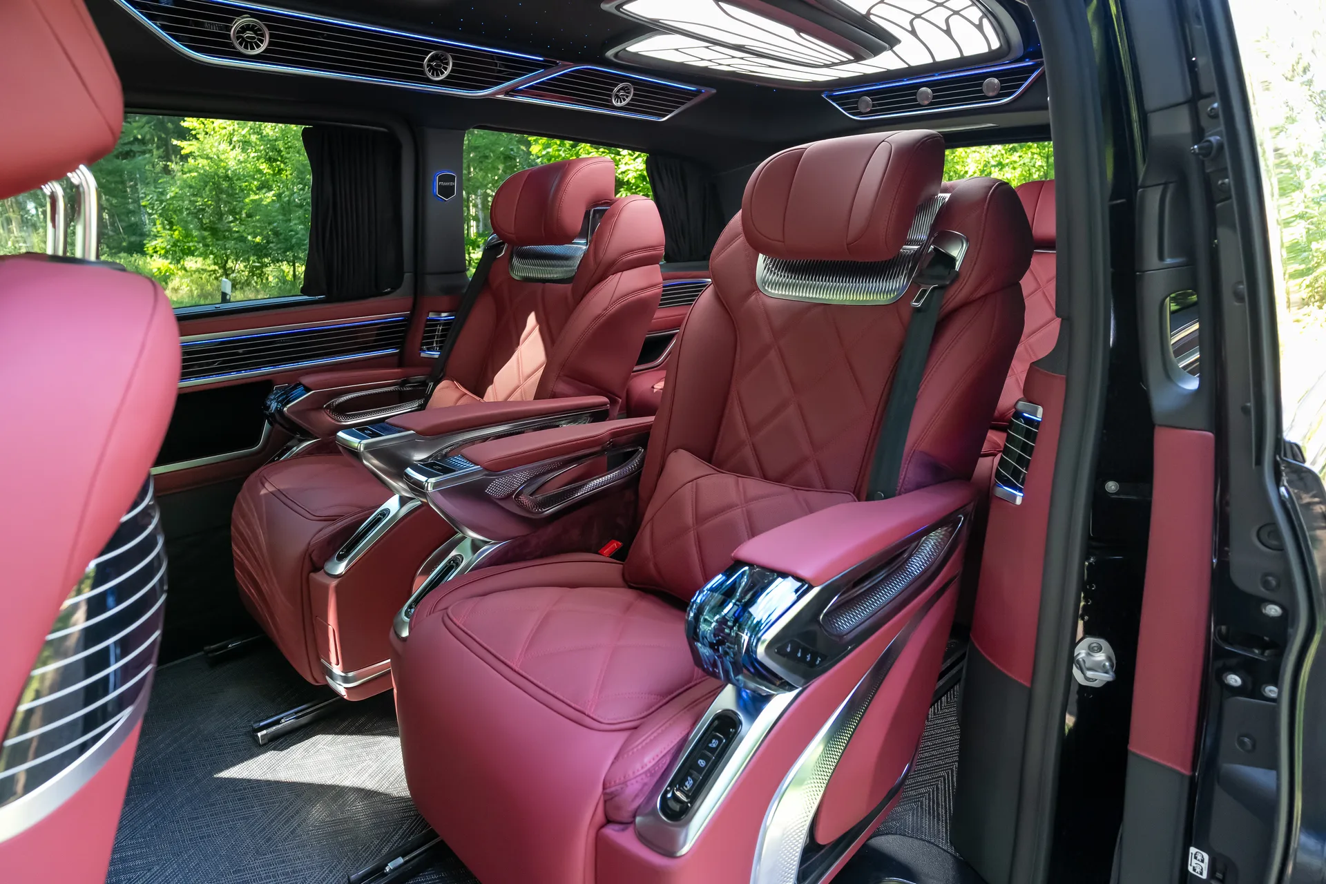 Mercedes-Benz V 300 d 4MATIC extralang Crystal Edition Bordo by Franken Autodesign · Nahezu unbenutzt · 20 km · Erstzulassung 2026 · 11