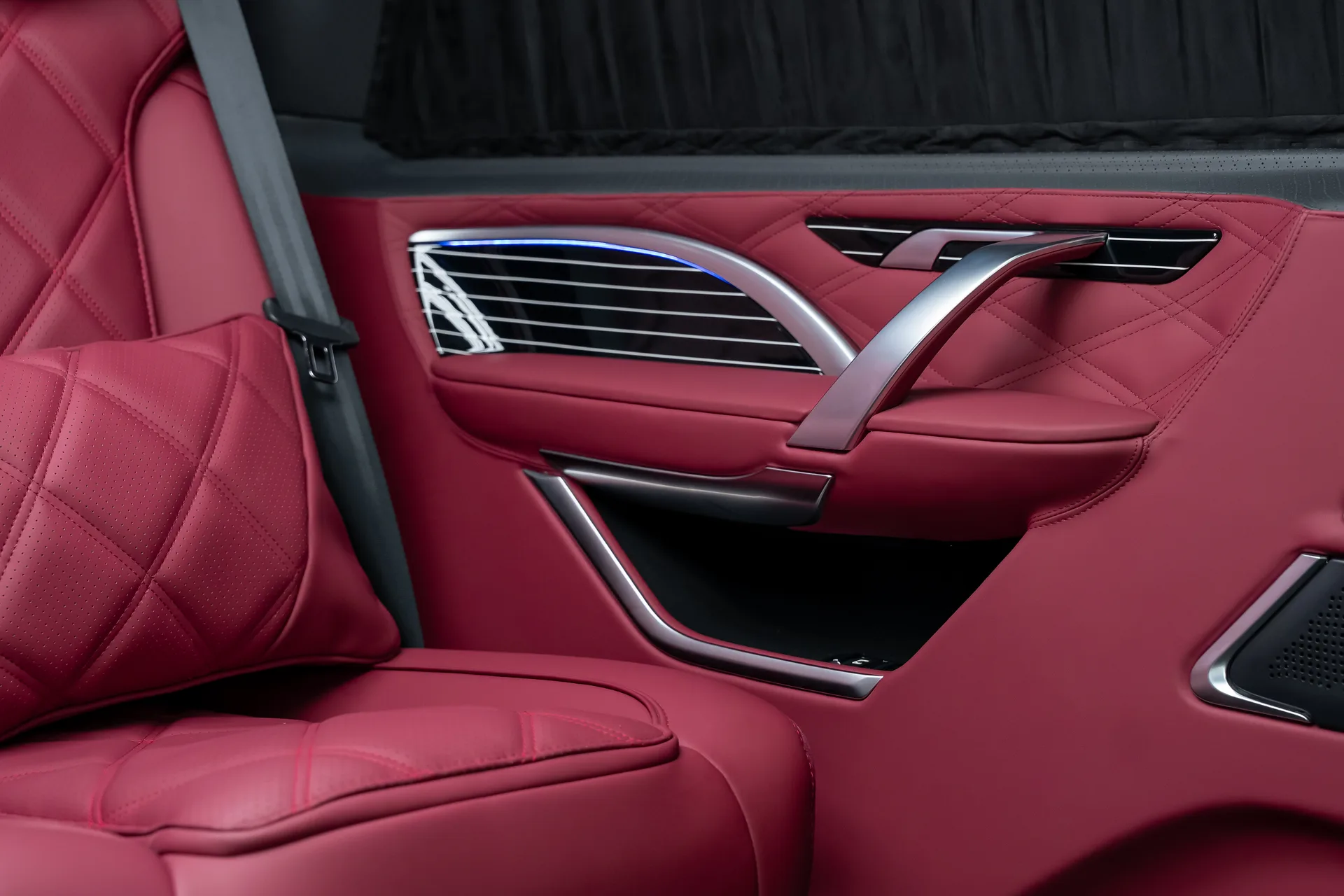 Mercedes-Benz V 300 d 4MATIC extralang Crystal Edition Bordo by Franken Autodesign · Nahezu unbenutzt · 20 km · Erstzulassung 2026 · 13