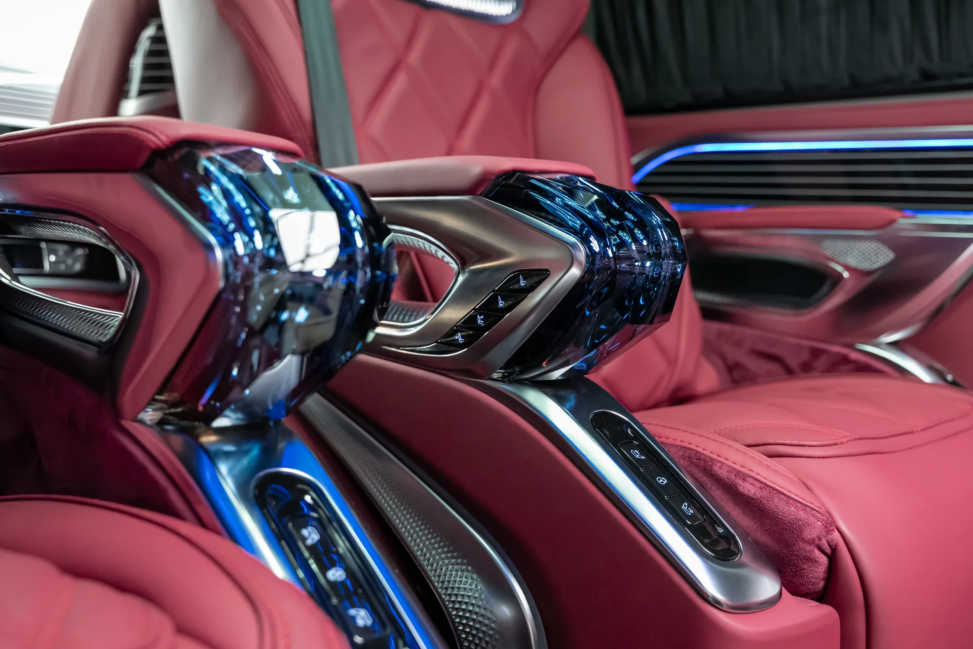 Mercedes-Benz V 300 d 4MATIC extralang Crystal Edition Bordo by Franken Autodesign · Nahezu unbenutzt · 20 km · Erstzulassung 2026 · 15