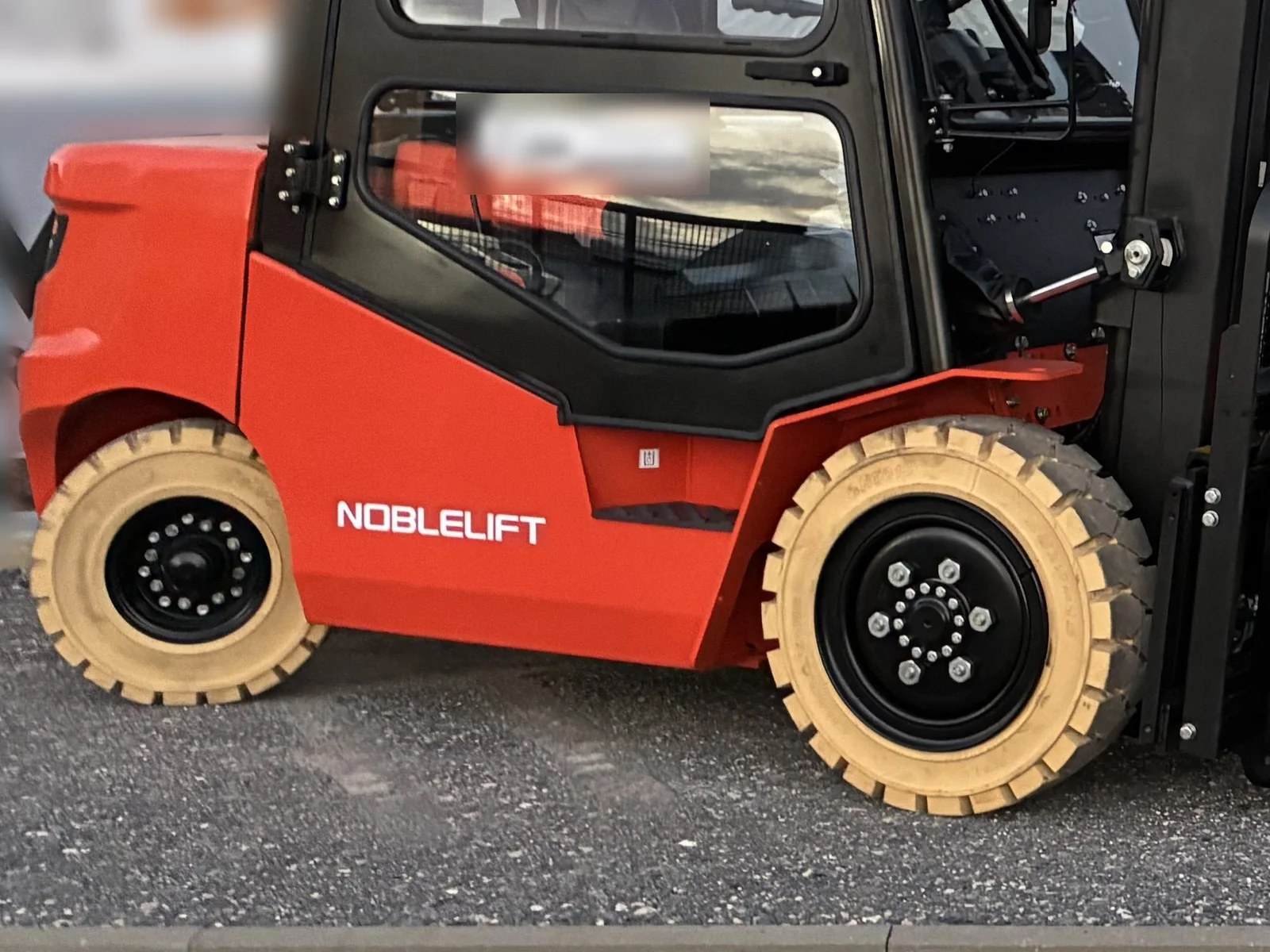 Noblelift Li-Ion Elektrostapler 3,0 / 3,5 / 3,8 t · 80 V · Vollkabine · Triplex bis 4.800 mm · ab 16.900 € netto · 20