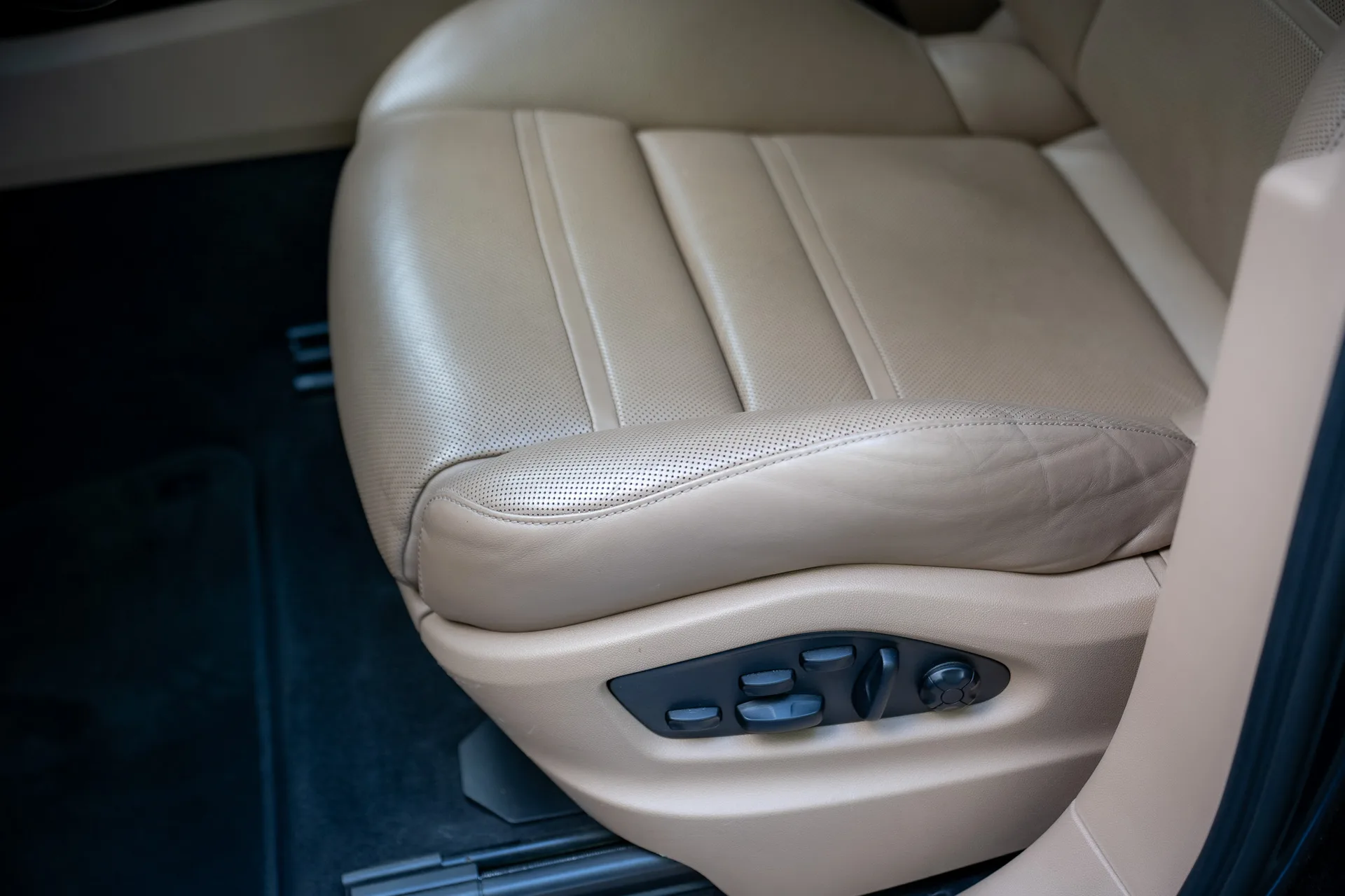 Porsche Cayenne S Coupé Platinum Edition · 440 PS · Luftfederung · Hinterachslenkung · Head-Up · 22 Zoll · 23