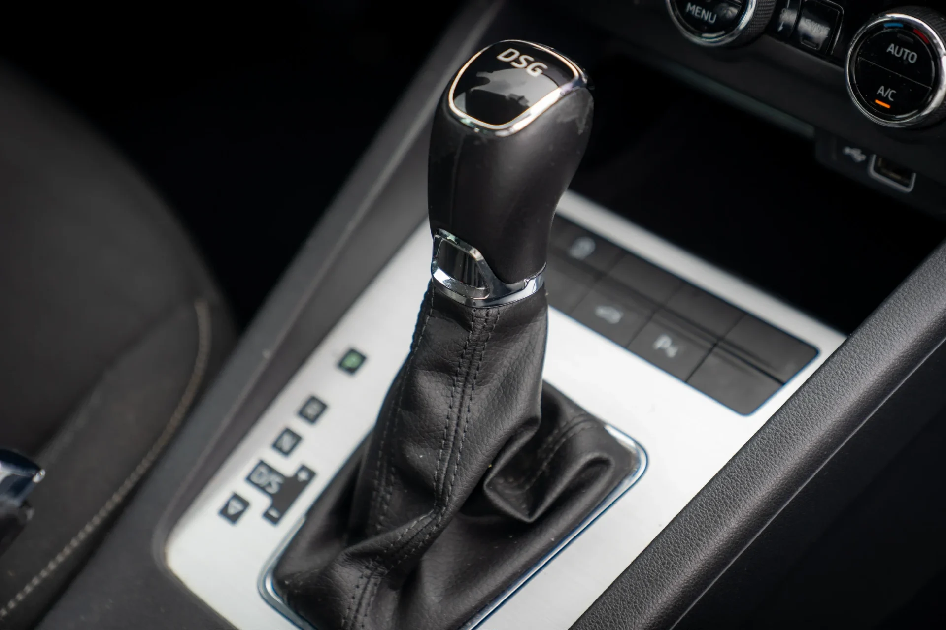 Škoda Octavia Combi 1.5 TGI DSG · Erdgas (CNG) · HU neu bis 03/2028 · ohne Nachlackierung · ACC · 21