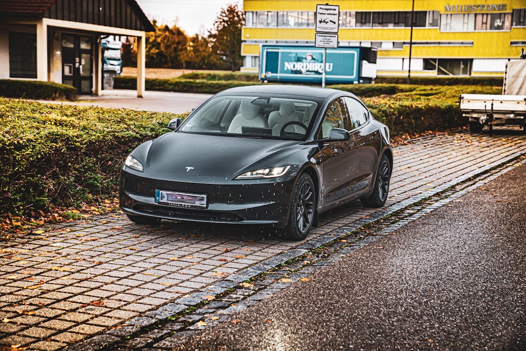 Tesla Model 3 Dual Motor Premium AWD · Neuwagen auf Bestellung · auch als Performance