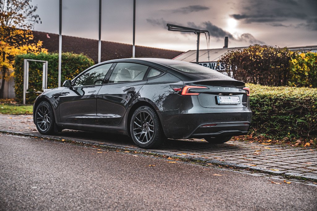 Tesla Model 3 Dual Motor Premium AWD · Neuwagen auf Bestellung · auch als Performance · 3