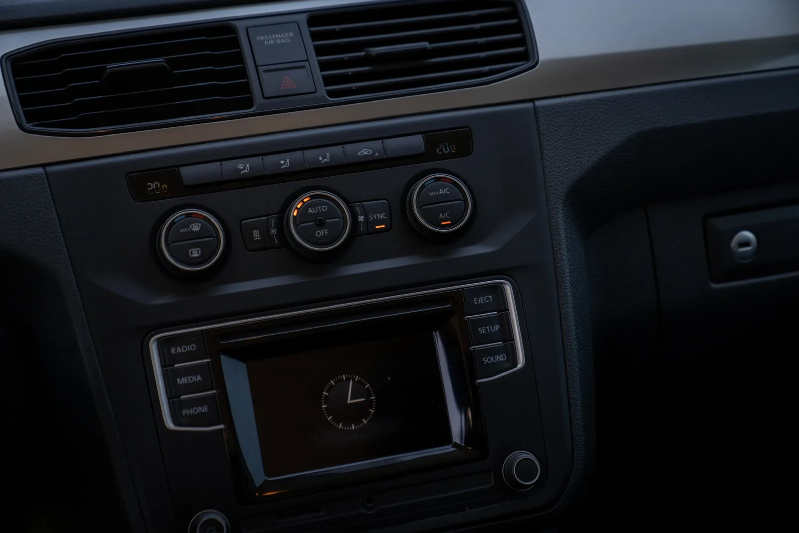 Volkswagen Caddy Kombi Trend 1.4 TSI · 1. Hand · Standheizung · Klimaautomatik · Scheckheft · 12
