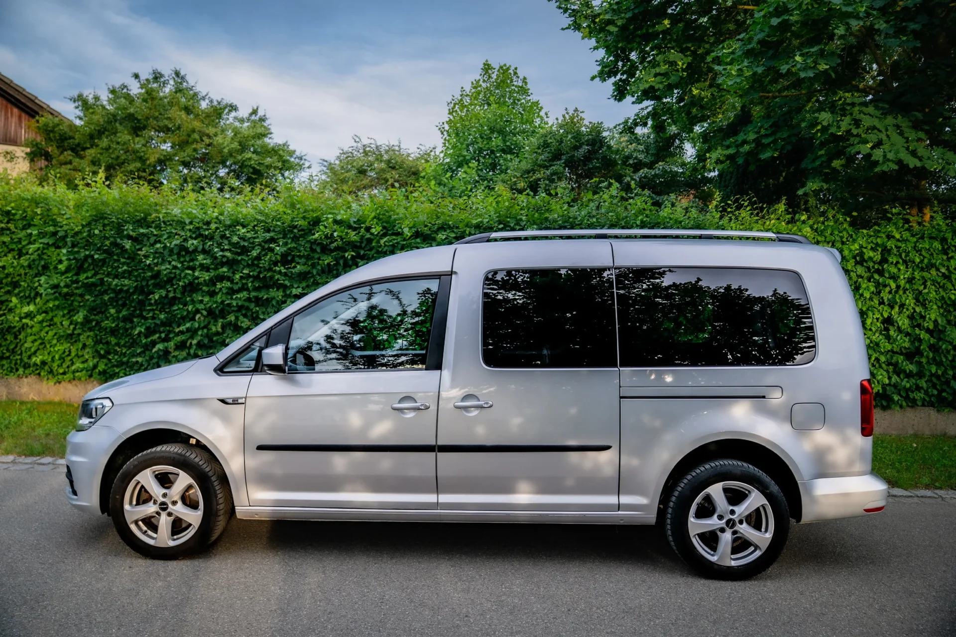 Volkswagen Caddy 1.4 TGI DSG · Erdgas (CNG) · Zahnriemen neu 04/2026 · Scheckheft lückenlos · HU bis 12/2027 · 8