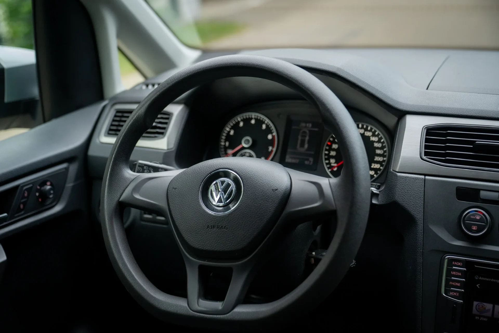 Volkswagen Caddy 1.4 TGI DSG · Erdgas (CNG) · Zahnriemen neu 04/2026 · Scheckheft lückenlos · HU bis 12/2027 · 22